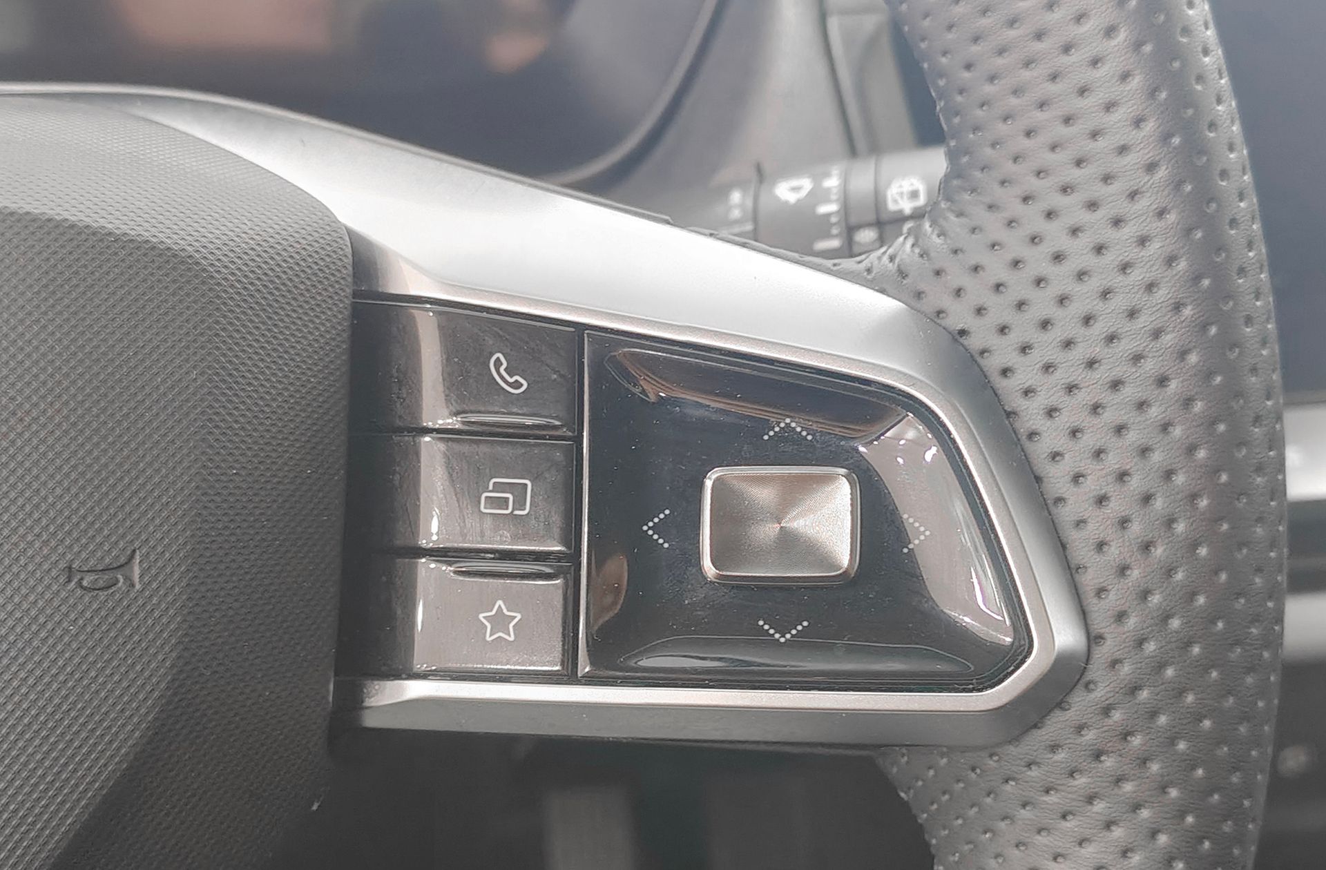 MG ZS 1.5 Hybrid+ Luxury - foto 30
