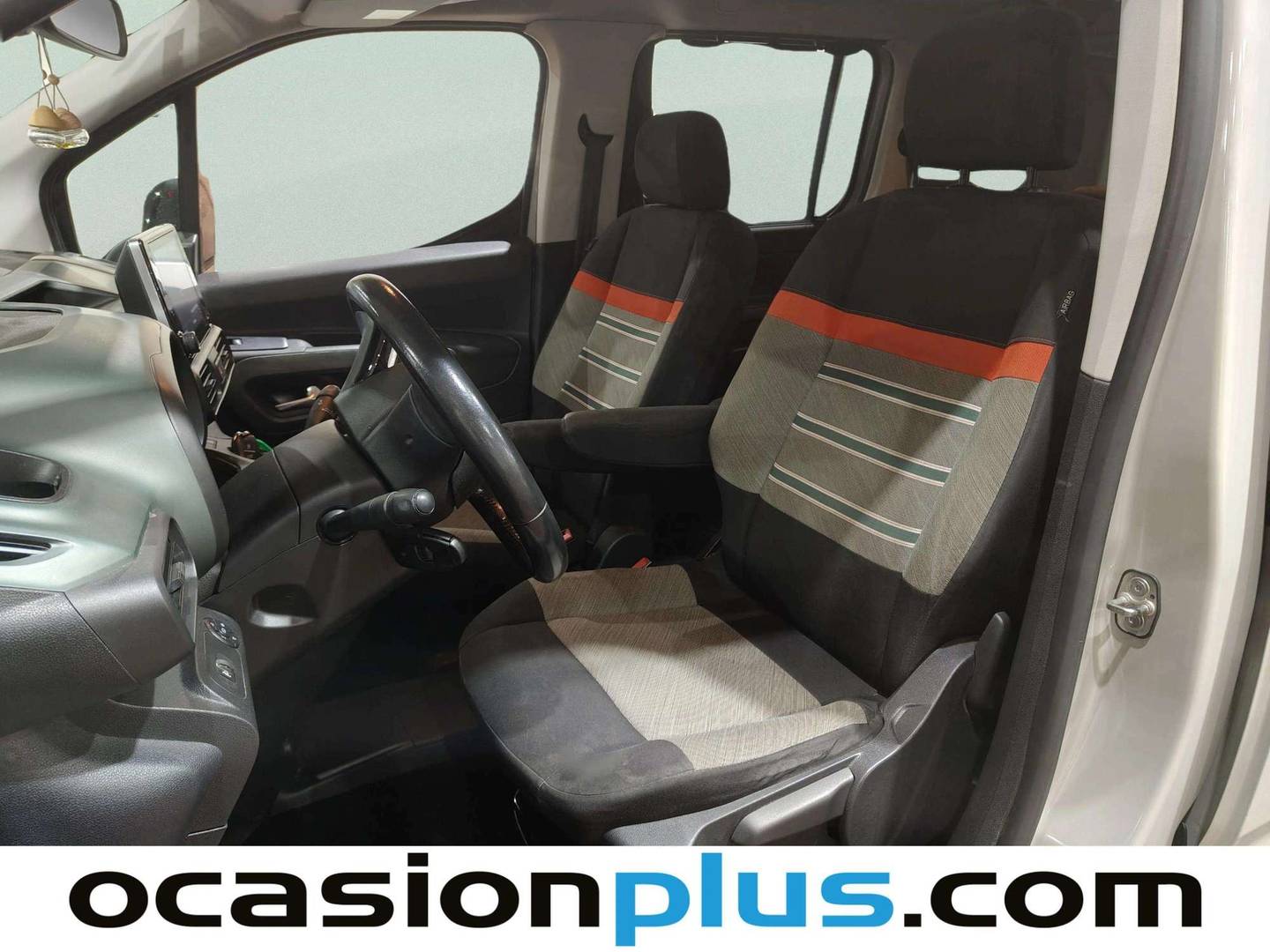 Foto asientos delanteros Citroën Berlingo Citroën Berlingo BlueHDi 130 S&S Talla M Shine (130 CV)