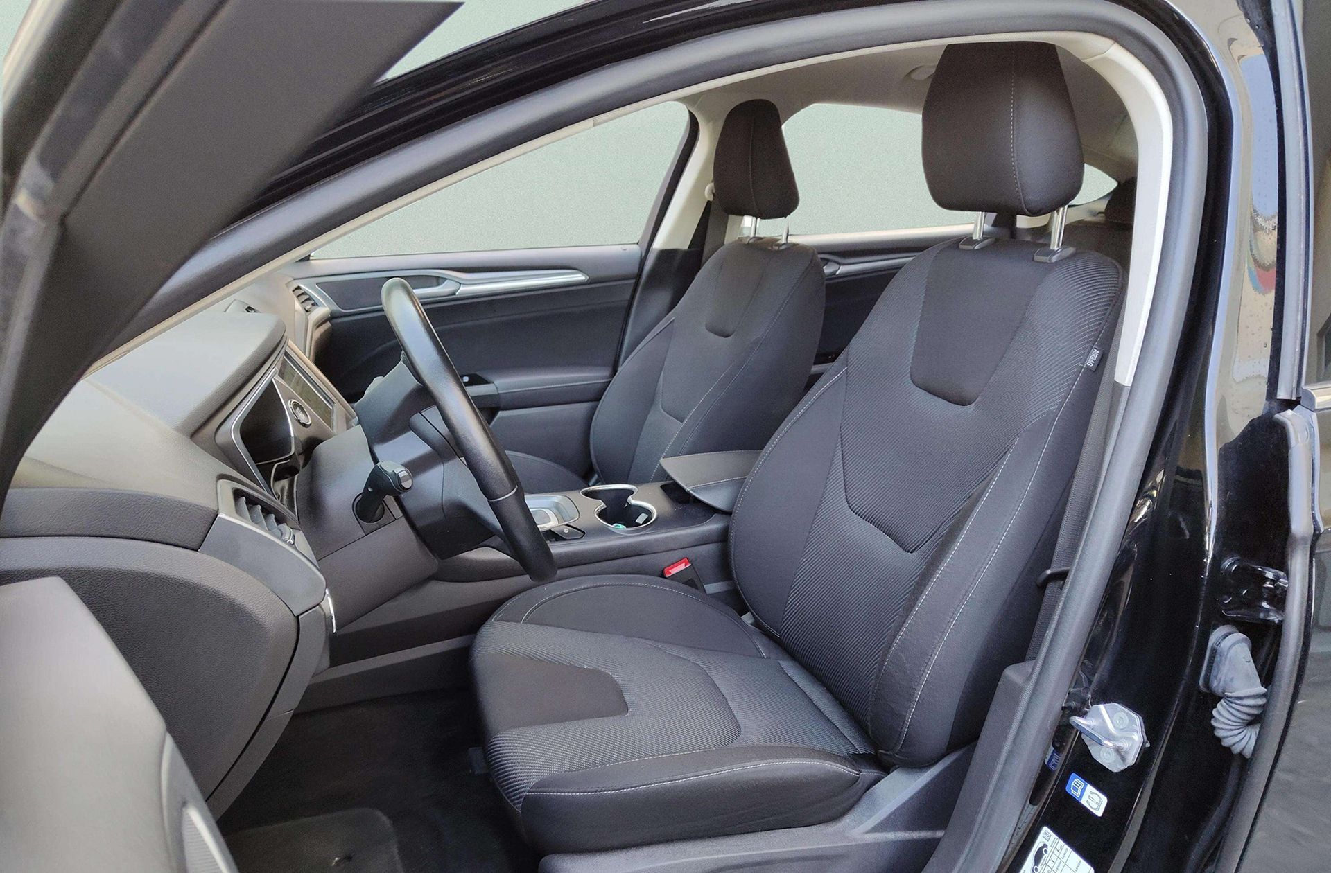 Ford Mondeo 2.0 Híbrido HEV Sedan Titanium - foto 11
