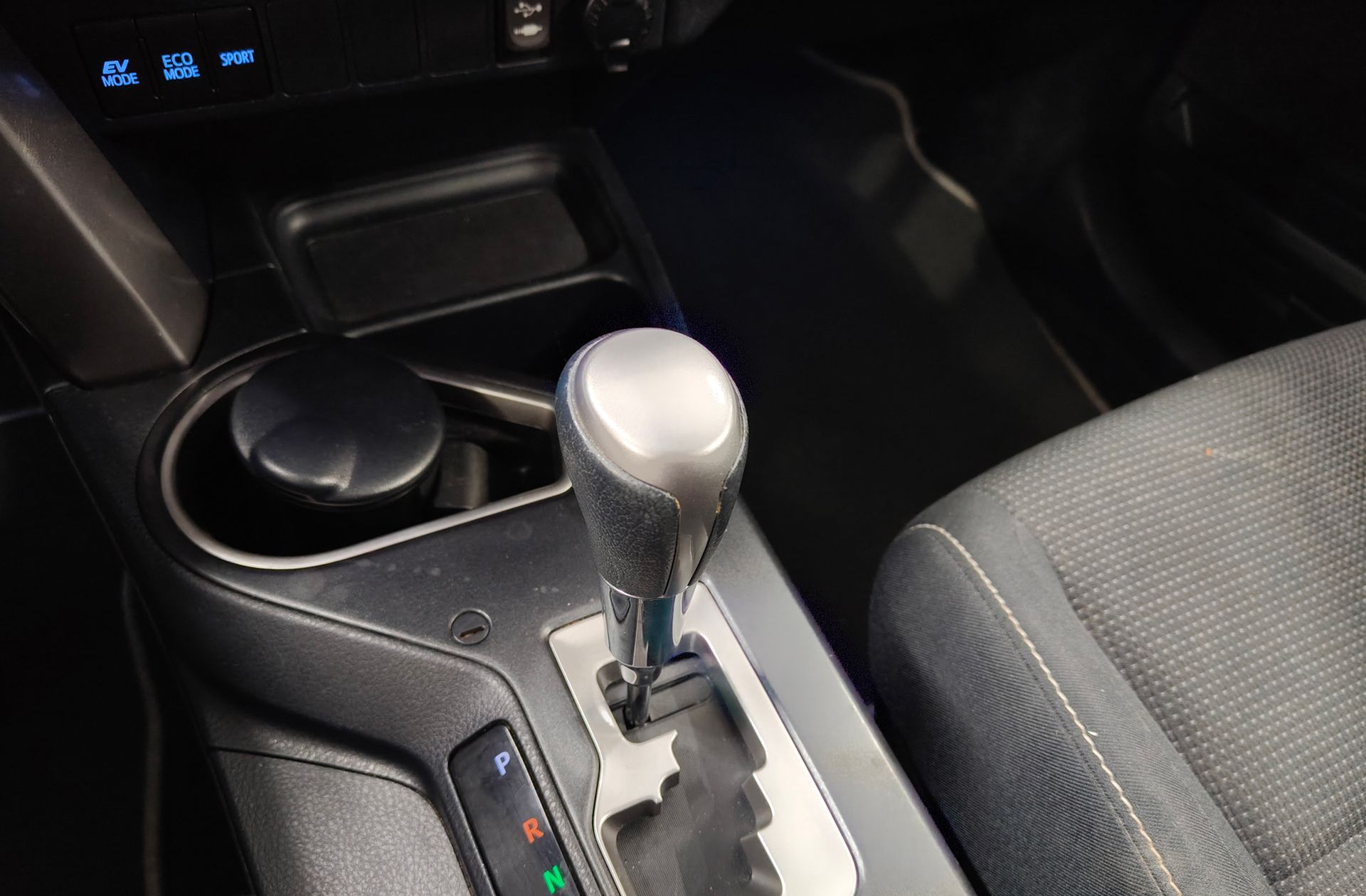 Toyota RAV4 2.5l hybrid Advance 4WD - foto 5