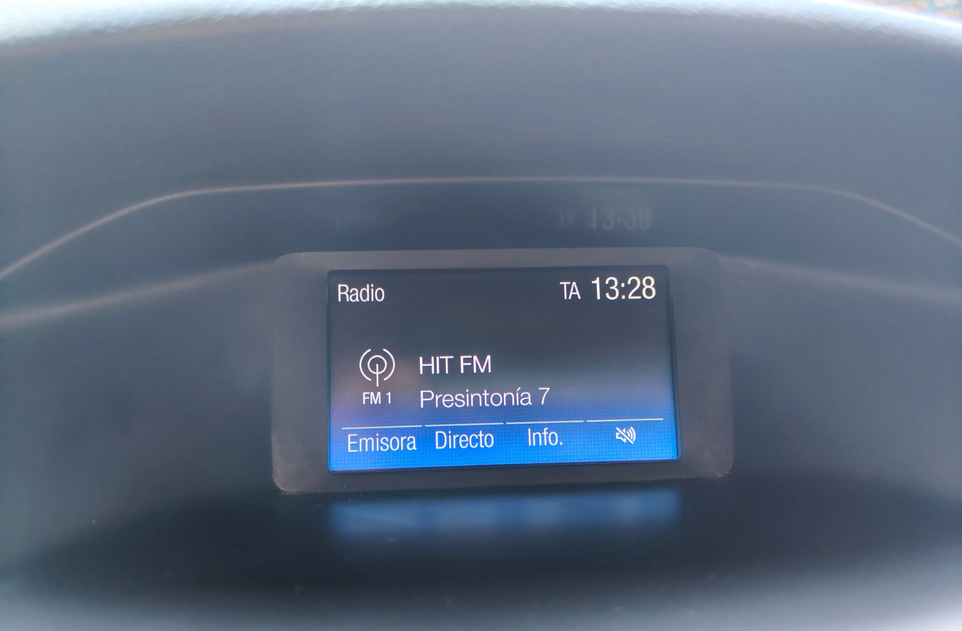 Ford Focus SportBreak 1.0 EcoBoost Business - foto 35