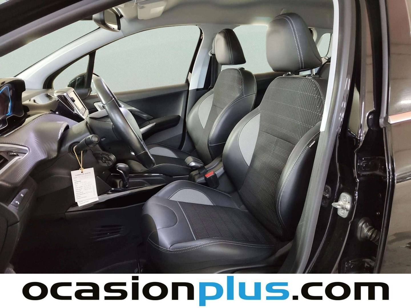 Foto asientos delanteros Peugeot 2008 Peugeot 2008 PureTech 110 Allure EAT6 (110 CV)