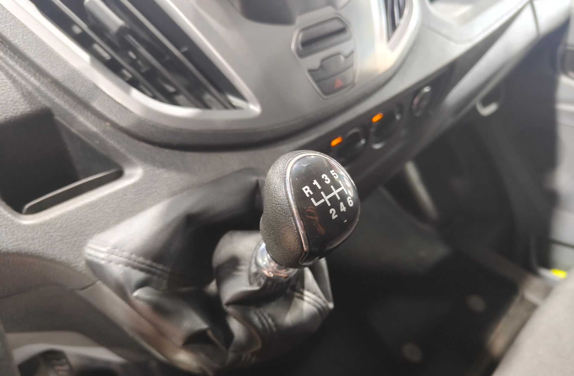 Ford Transit Furgon 350 DC L3H2 Trend FWD - foto 5