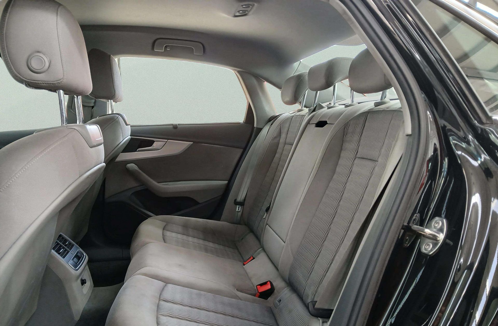 Audi A4 Design Edition 2.0 TDI S-Tronic - foto 11