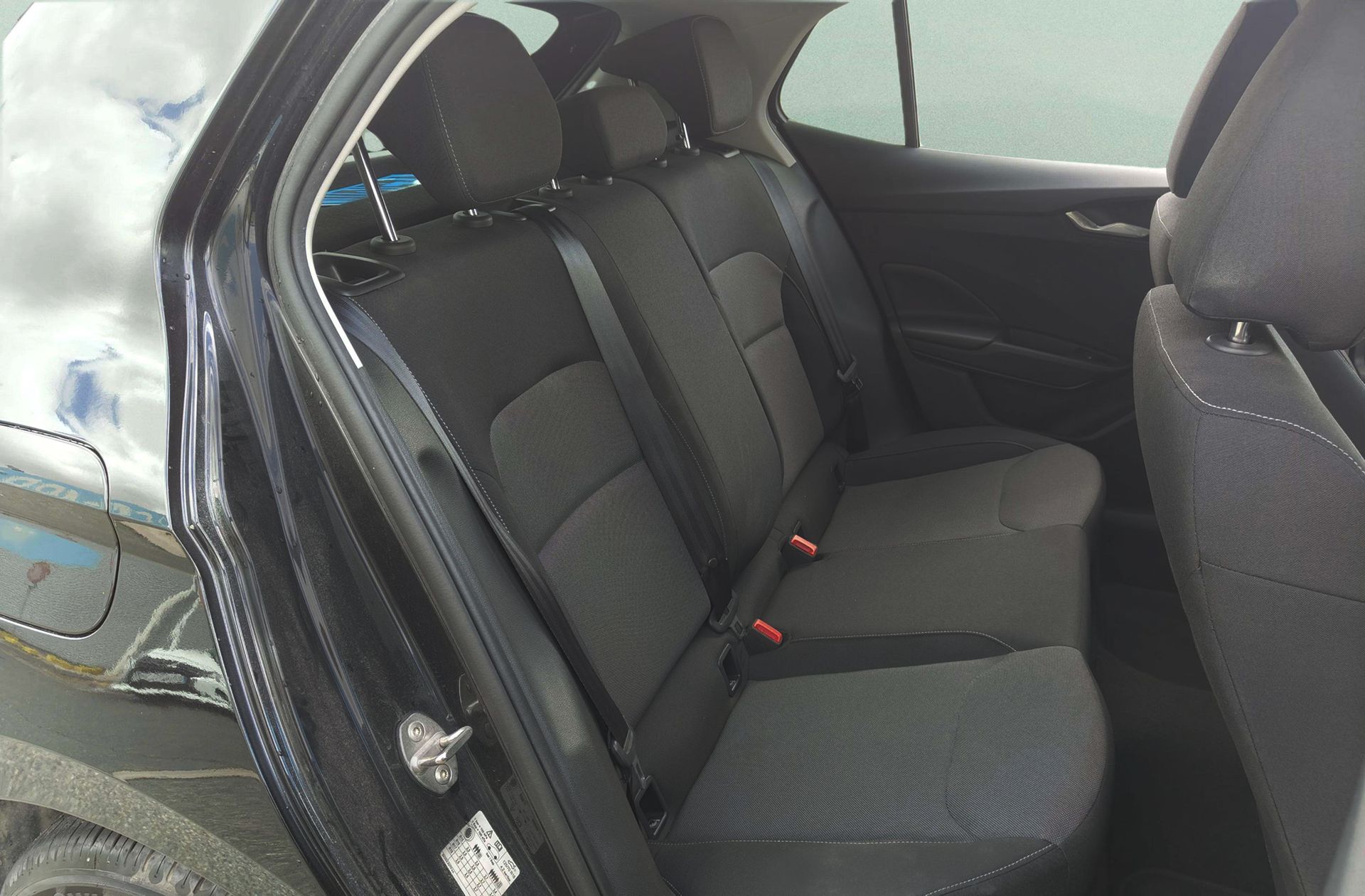 Škoda Fabia 1.0 TSI Selection DSG - foto 18