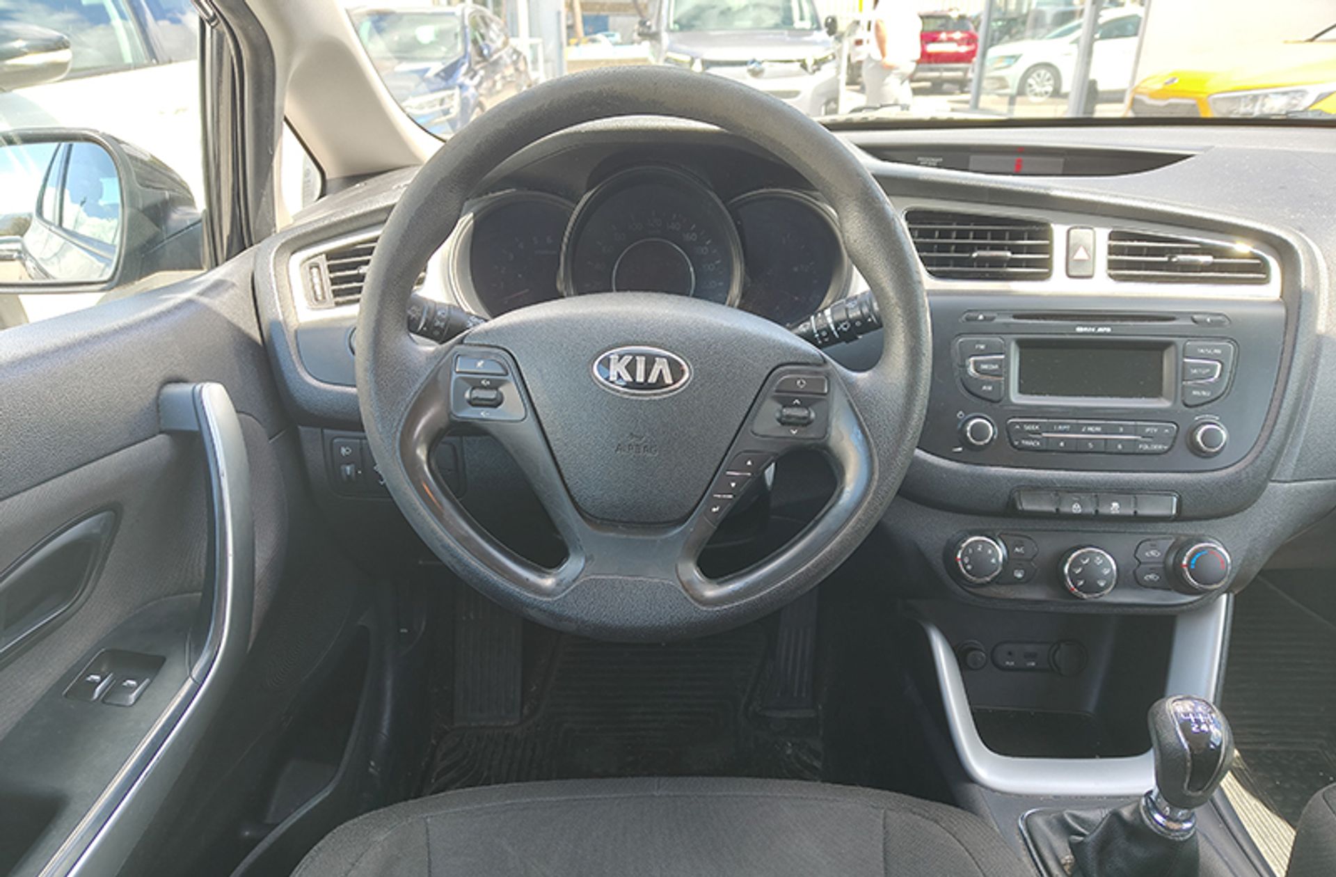 Kia Ceed 1.4 CRDi WGT Concept - foto 22