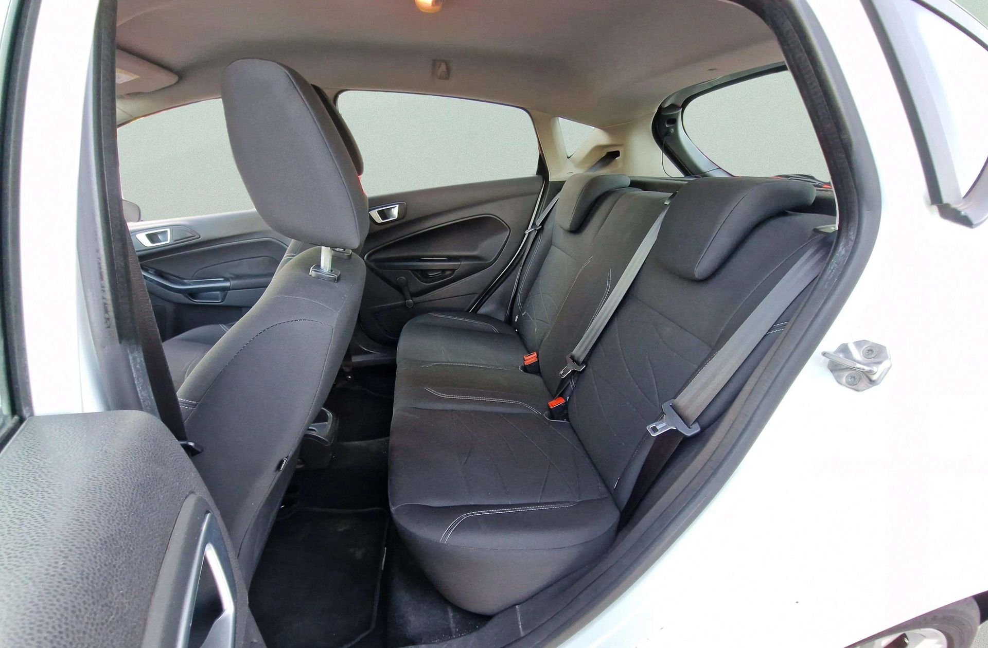 Ford Fiesta 1.6 TDCi Trend - foto 9