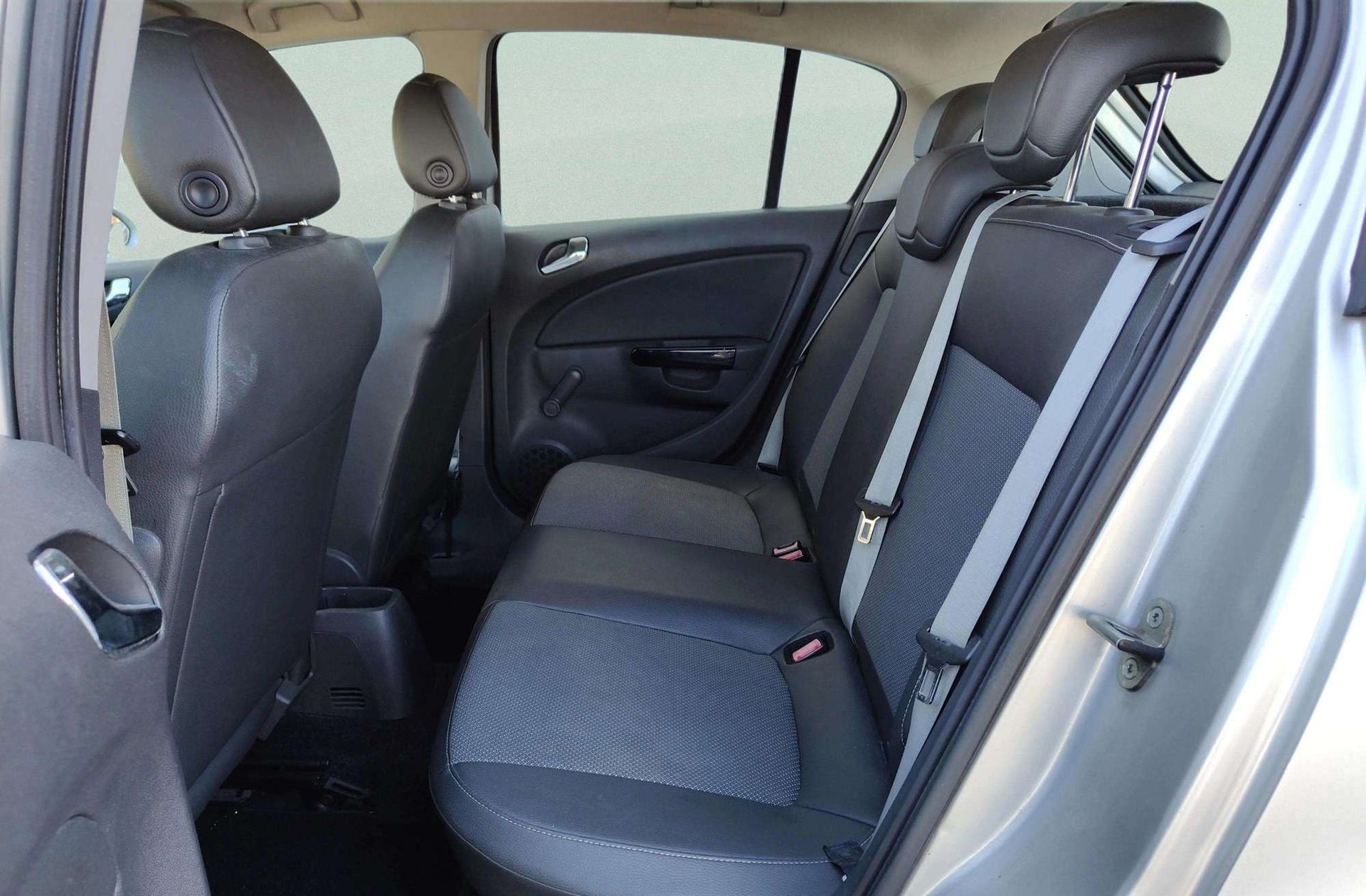 Opel Corsa 1.4 Cosmo - foto 10