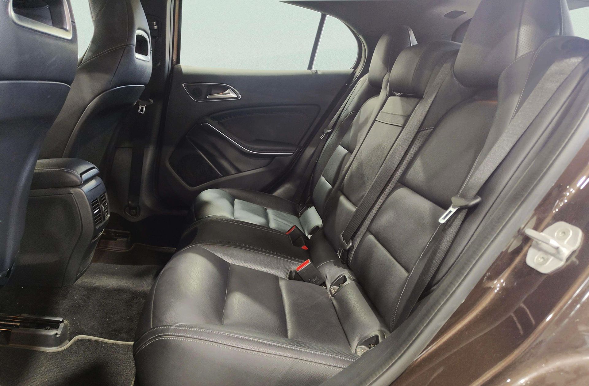 Mercedes-Benz GLA 250 4Matic Urban - foto 14
