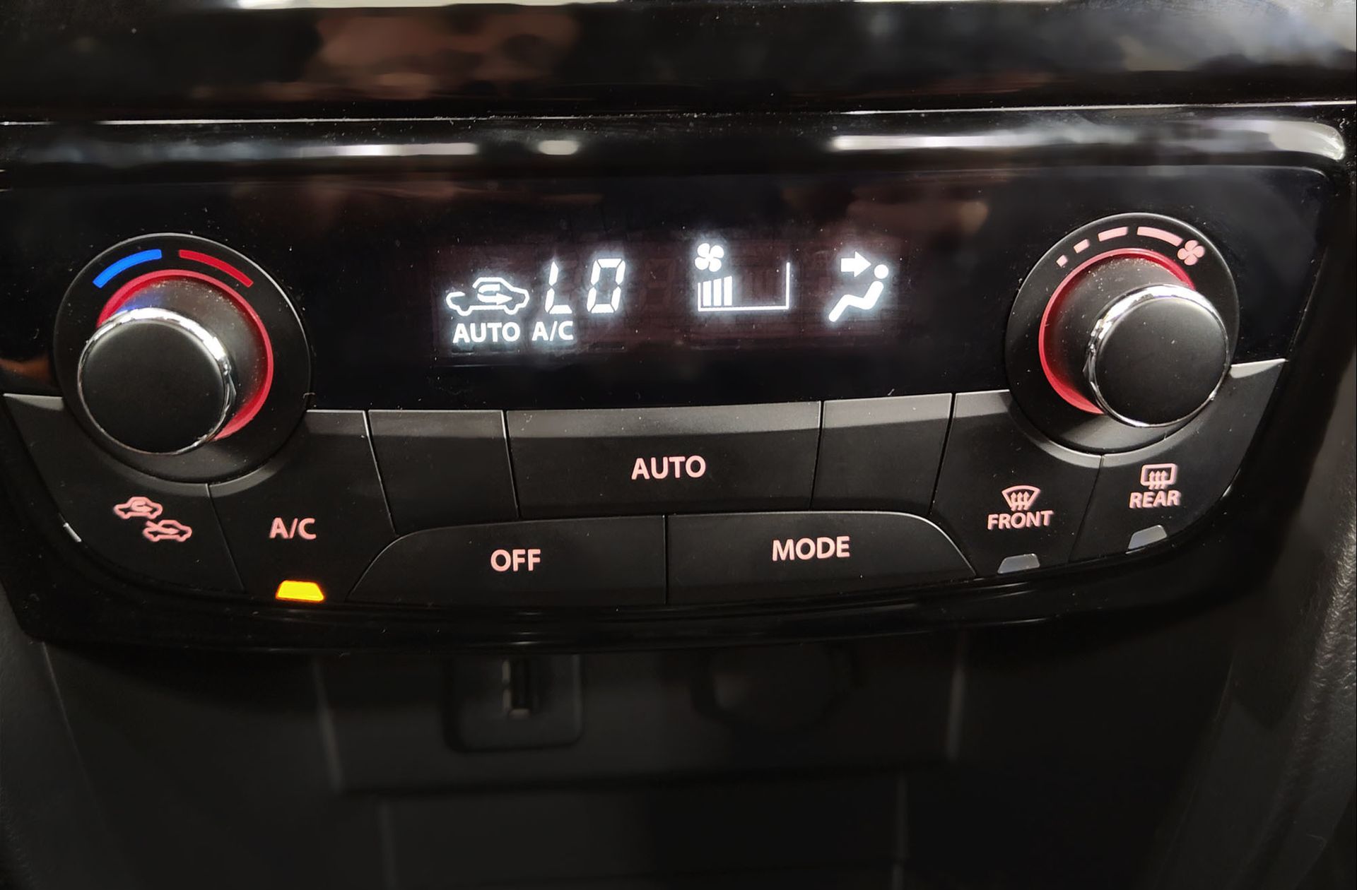 Suzuki Vitara 1.4 Turbo Mild Hybrid GLE - foto 29