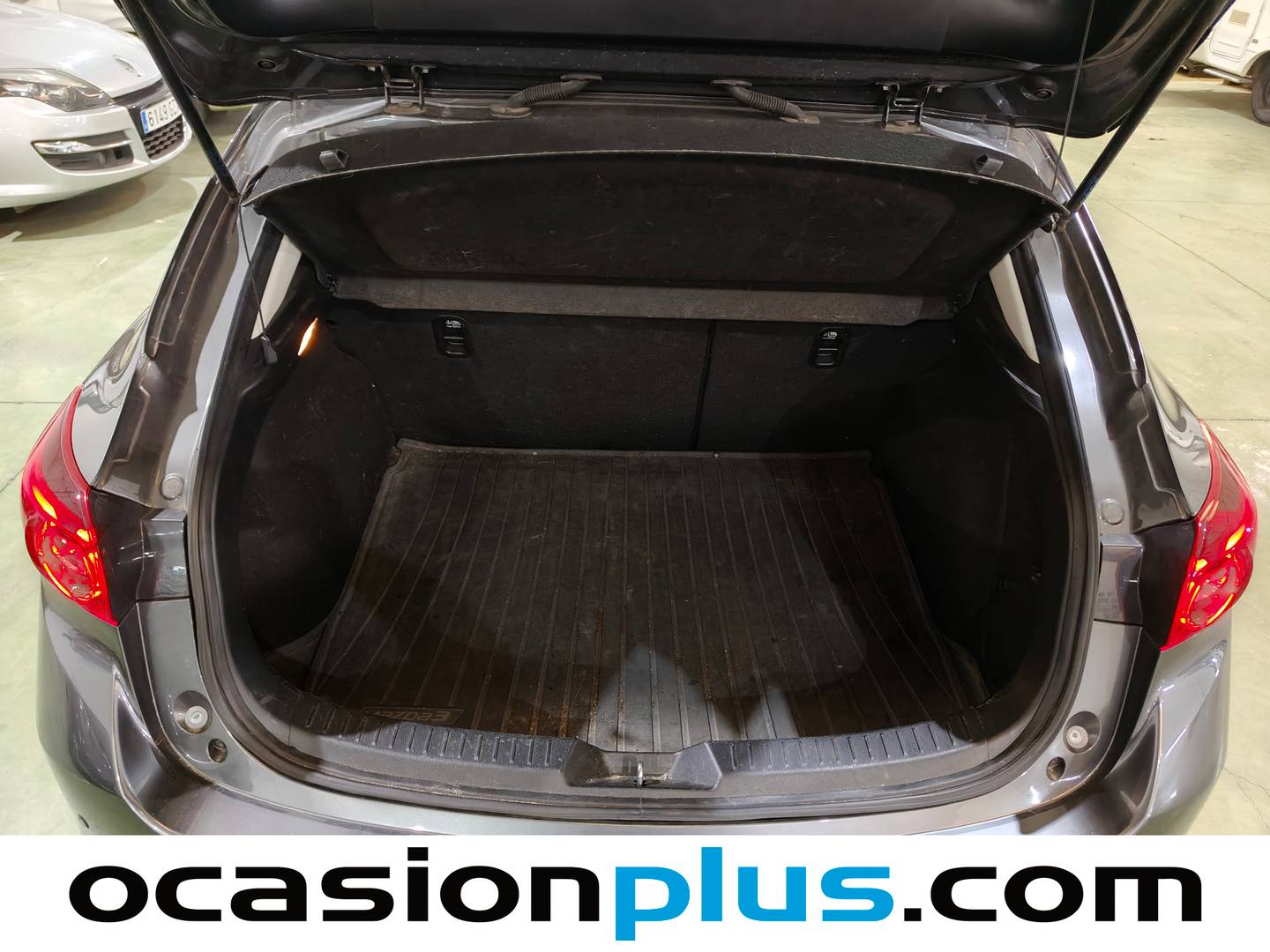 Foto Mazda Mazda3 Mazda Mazda 3 2.0 GE Luxury+Navegador MT (120 CV) siete plazas
