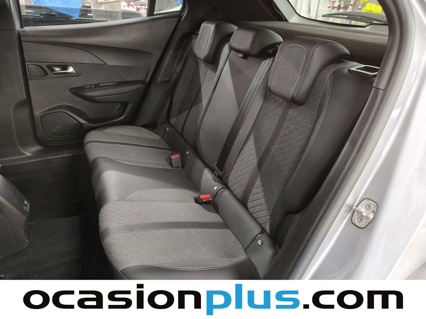 Foto asientos traseros Peugeot 2008 Peugeot 2008 Allure Hybrid eDCS6  (136 CV)