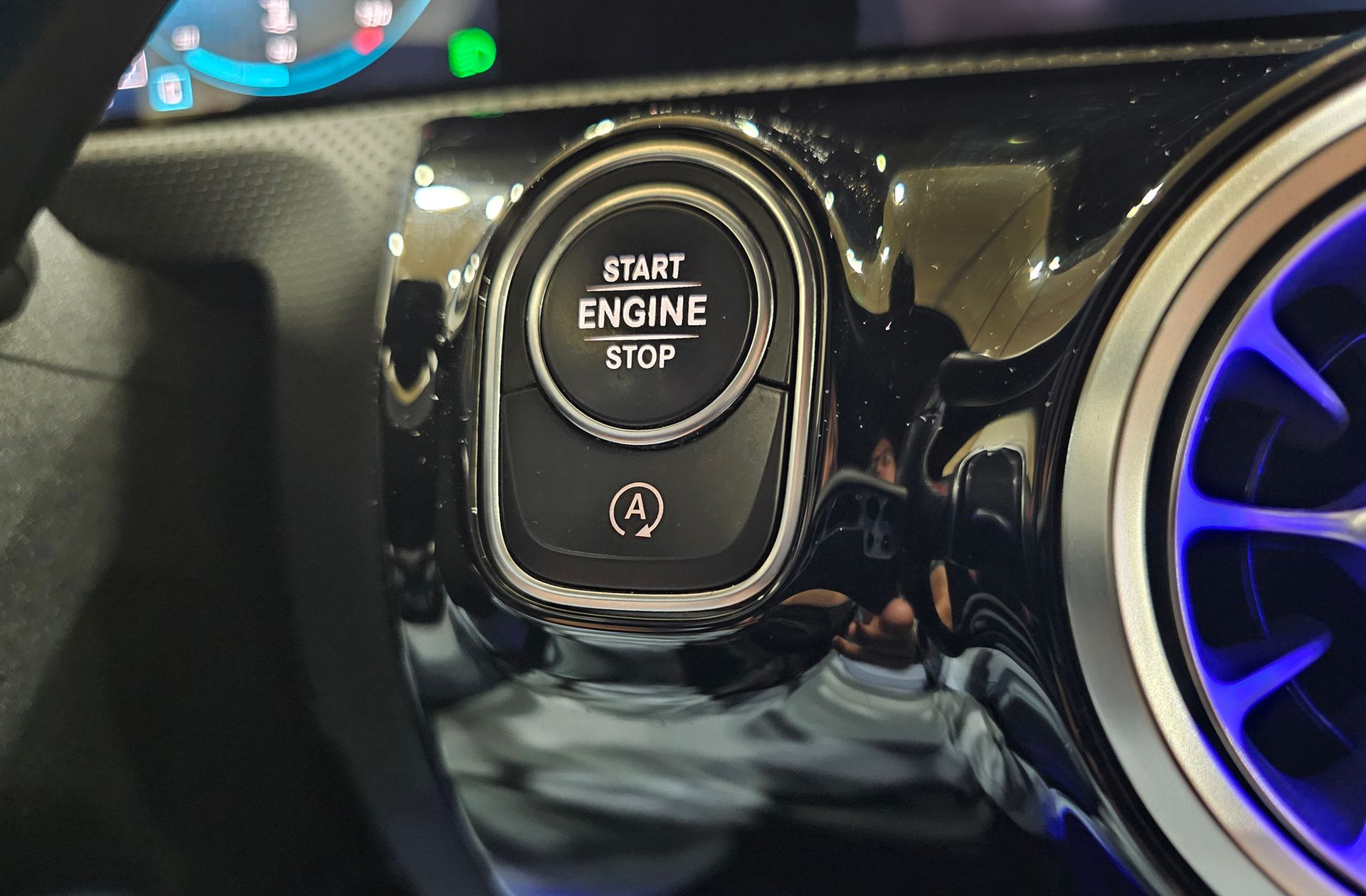 Mercedes-Benz CLA 180 Pack AMG - foto 33
