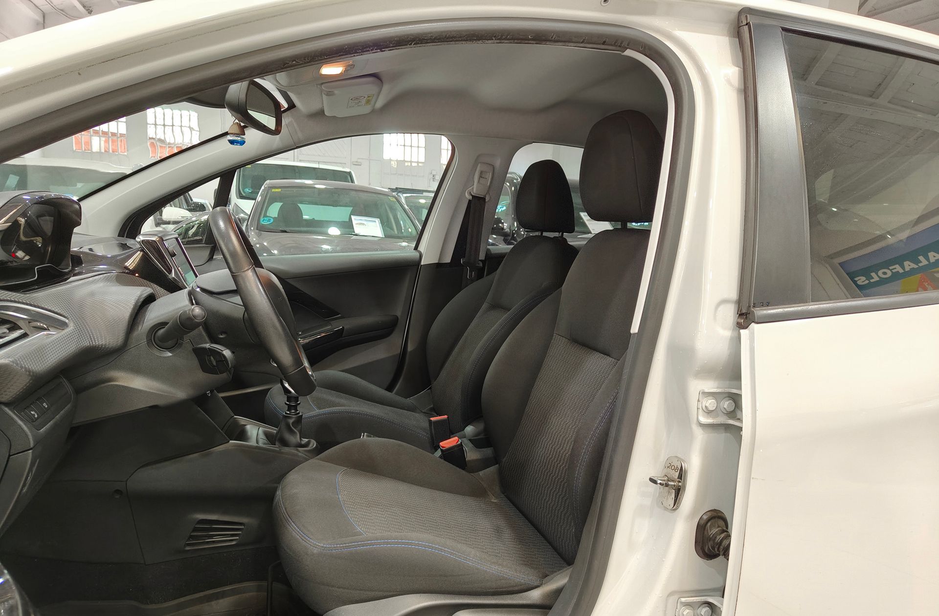 Peugeot 208 1.2 PureTech Signature - foto 11