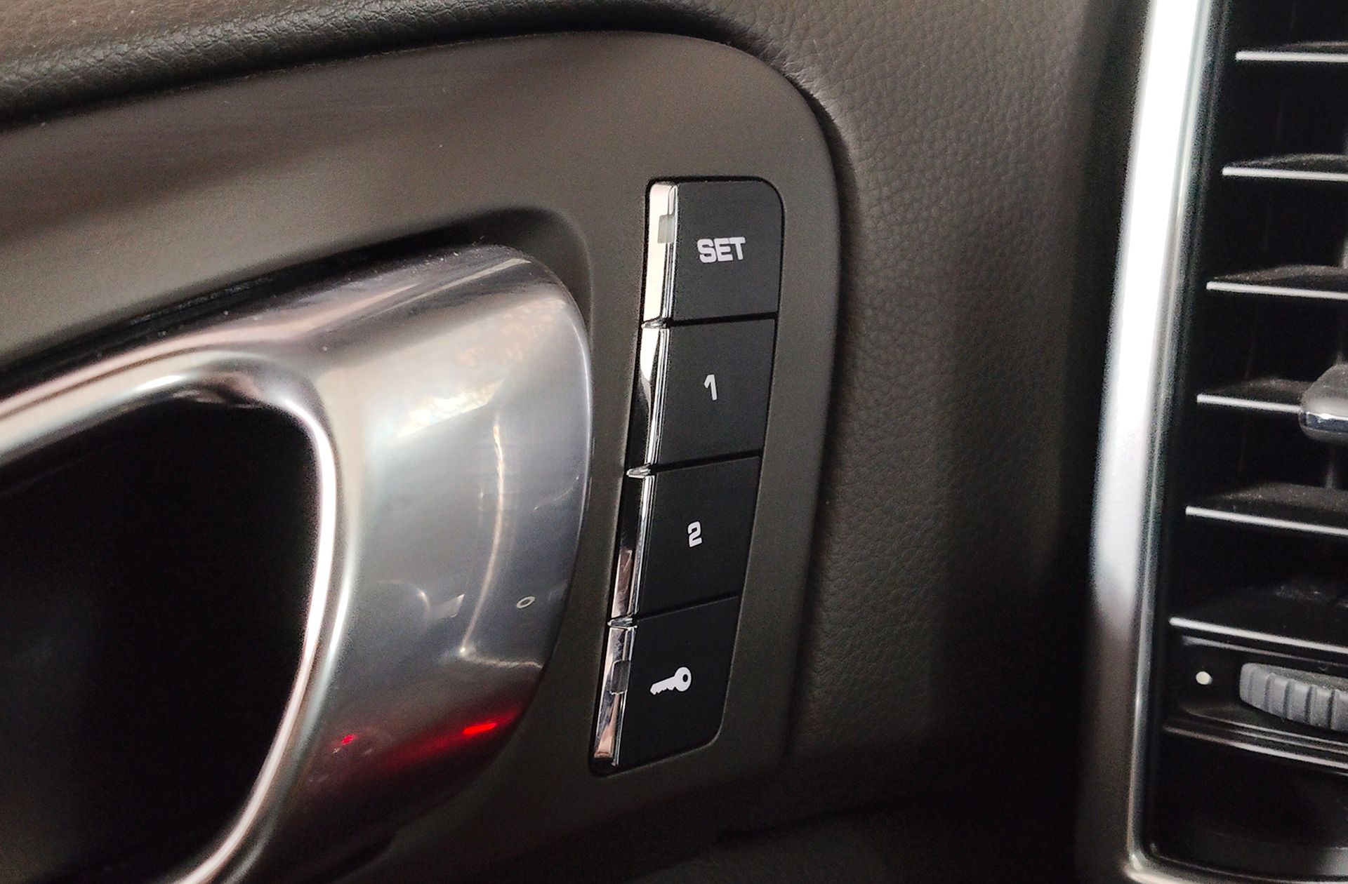 Porsche Cayenne S Platinum Edition - foto 32