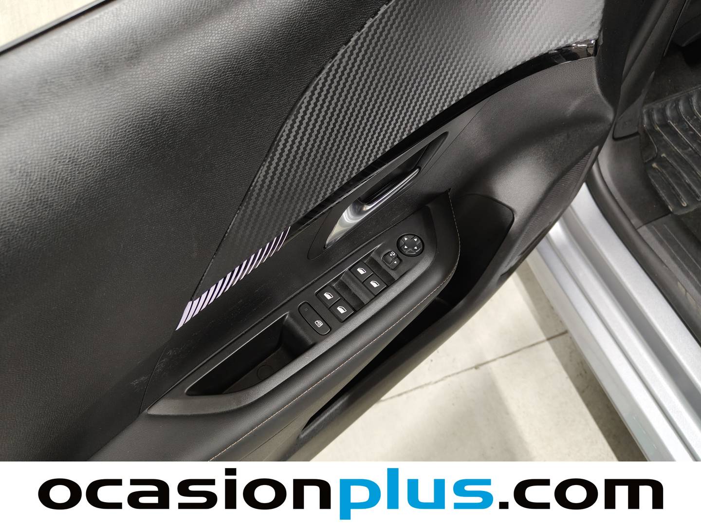 Peugeot 208 Peugeot 208 Allure Hybrid eDCS6  (100 CV) seminuevo