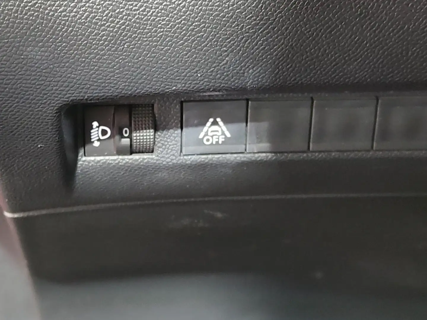 Foto Peugeot 2008 Peugeot 2008 BlueHDi 100 S&S Allure (100 CV)