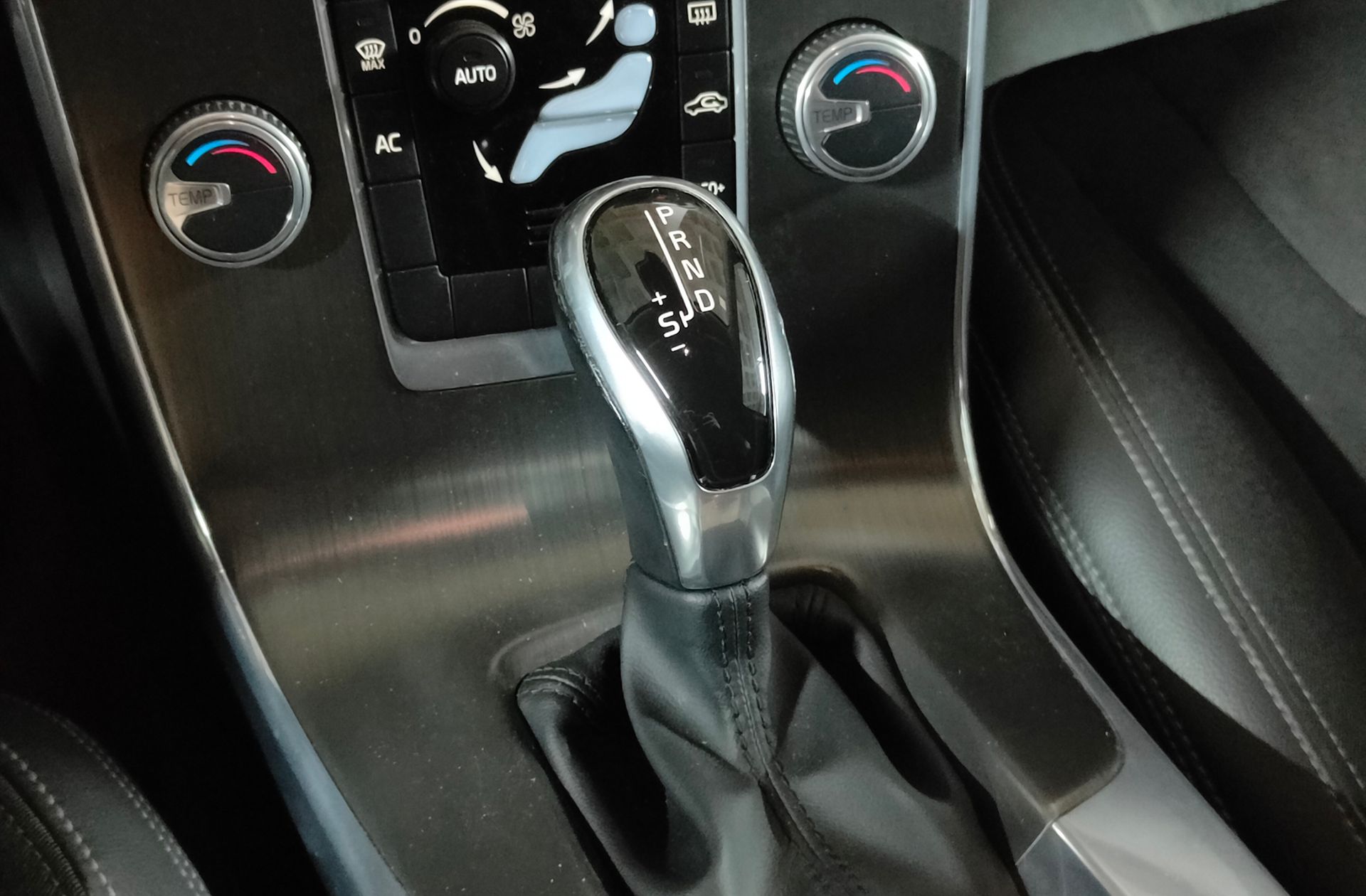 Volvo V60 D3 Momentum - foto 5