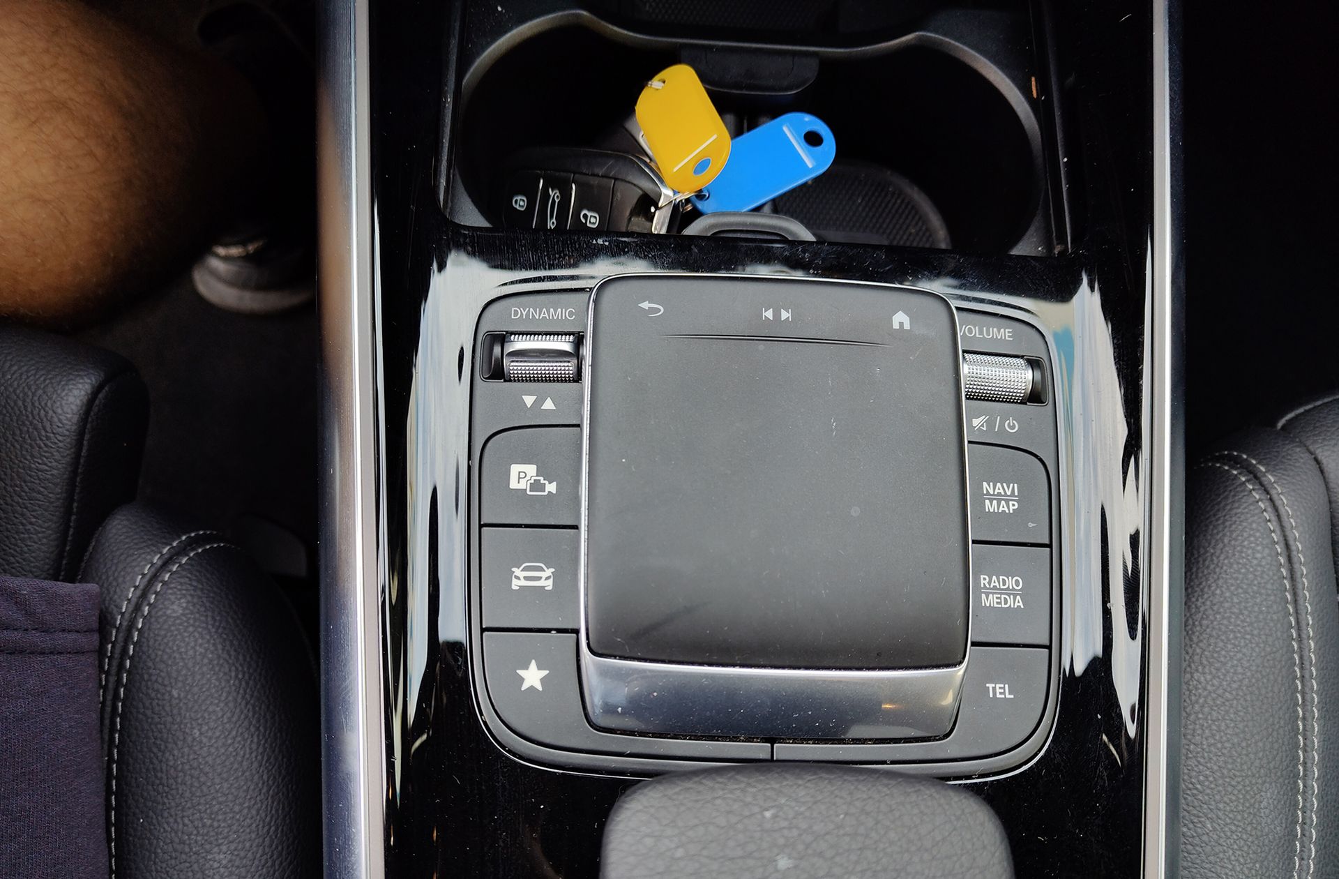 Mercedes-Benz GLA 180 - foto 34