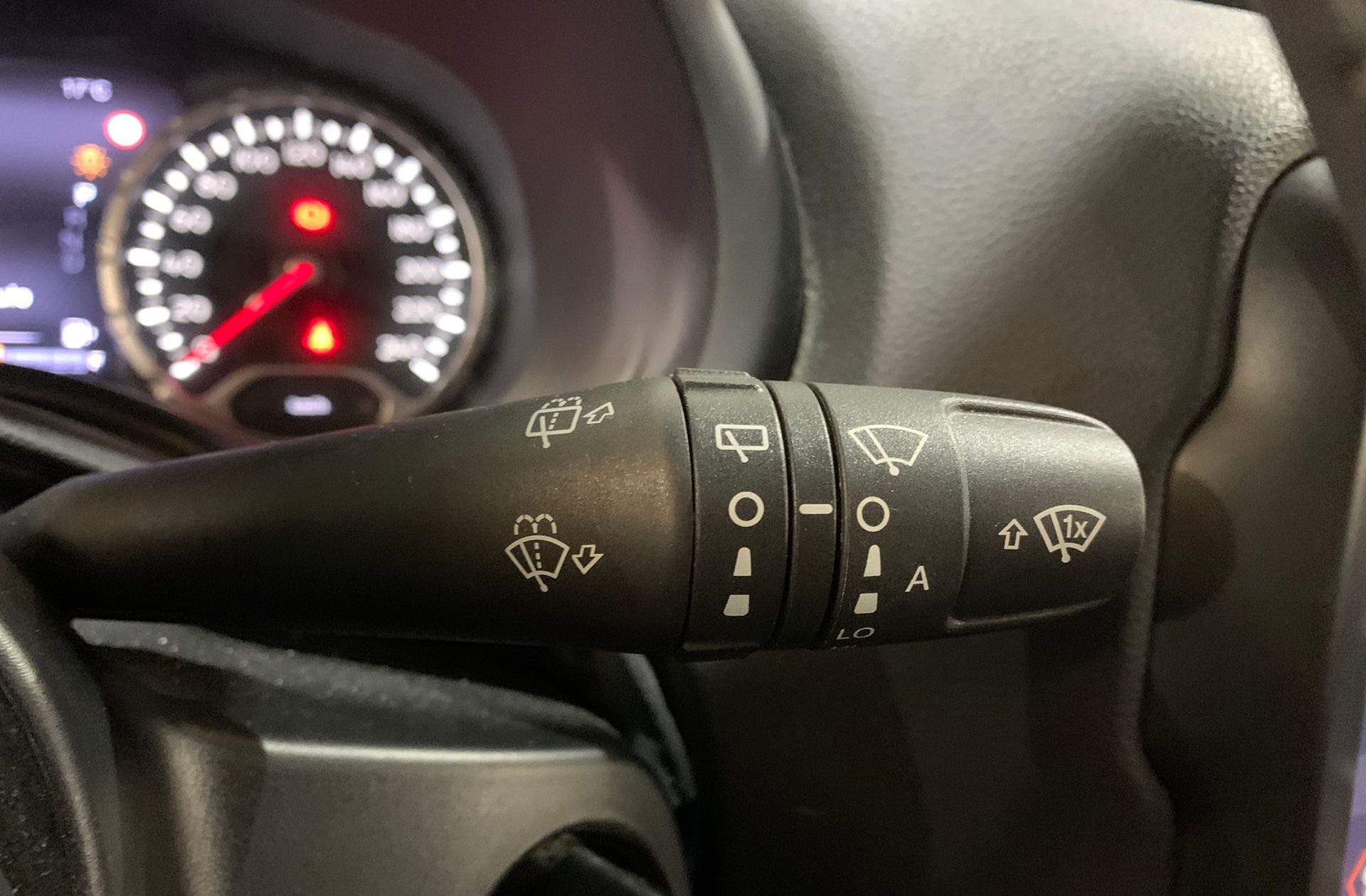 Jeep Renegade eHybrid 1.5 Limited ATX - foto 24
