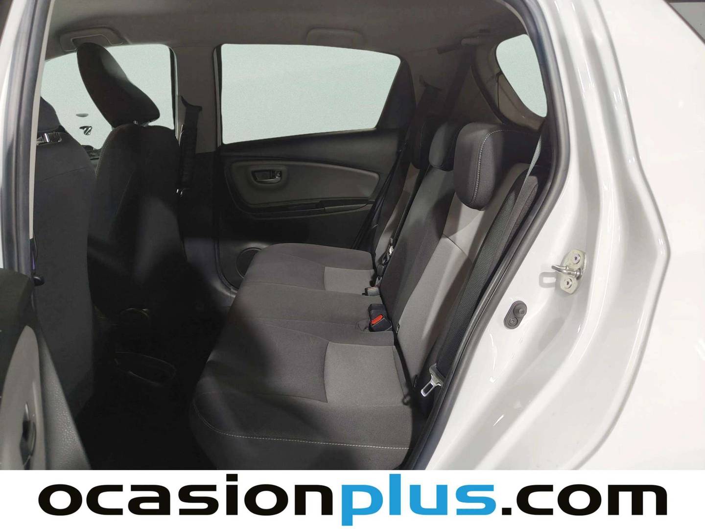 Foto asientos traseros Toyota Yaris Toyota Yaris 1.5 Hybrid Active (100 CV)