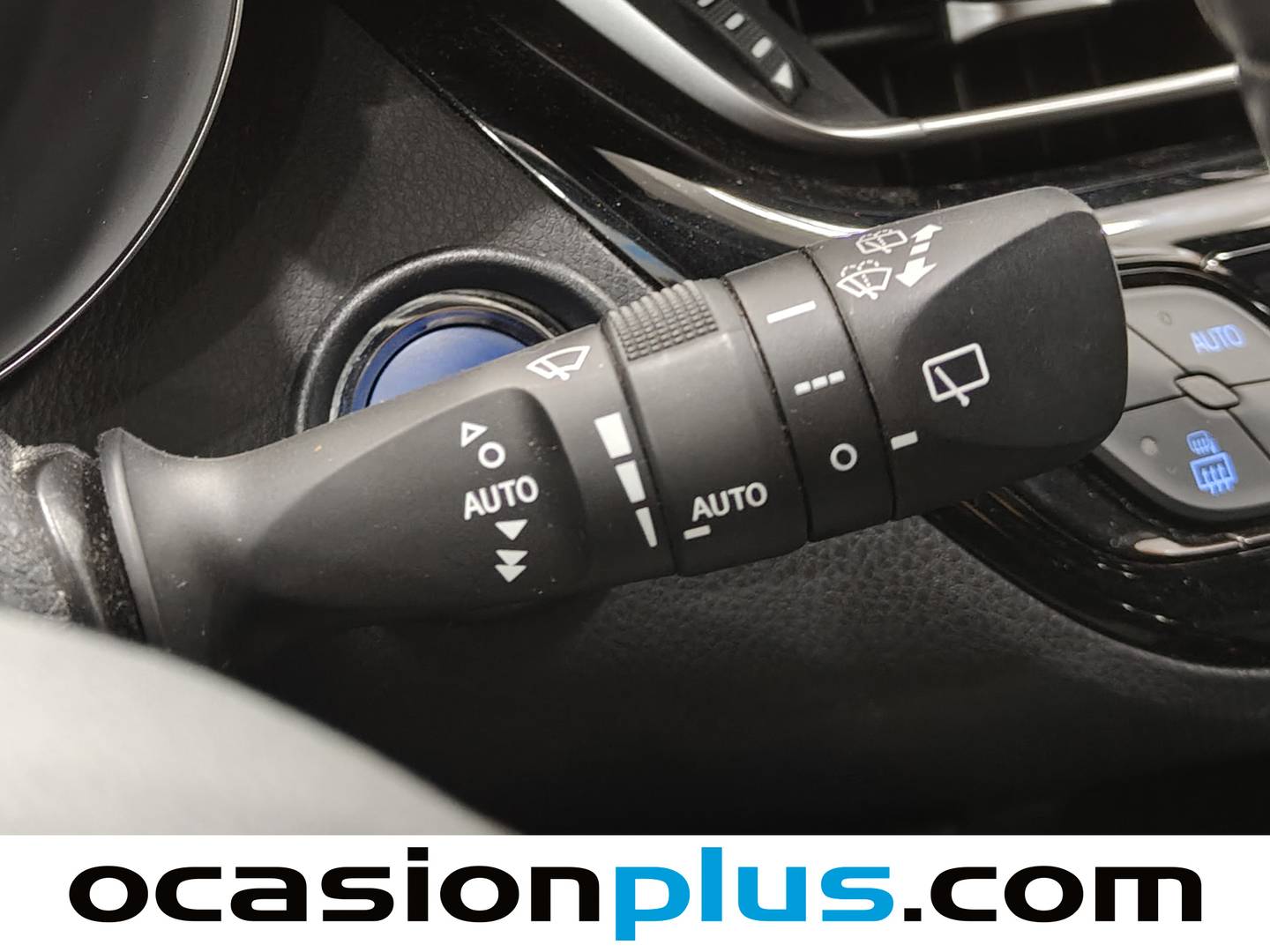 Foto Toyota C-HR Toyota C-HR 1.8 125H Dynamic Plus 90 kW (122 CV)