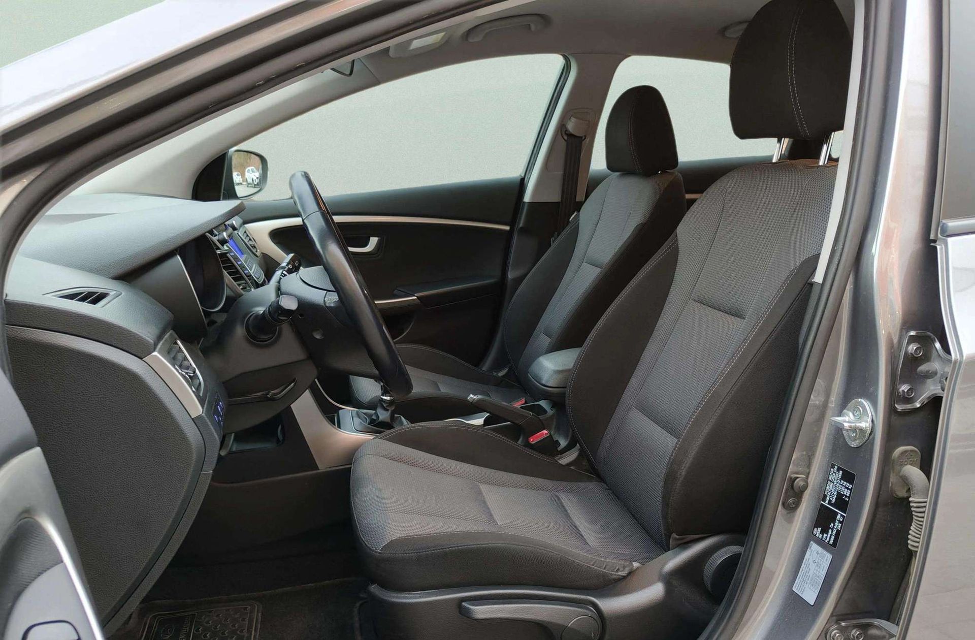 Hyundai i30 1.6 GDi BlueDrive Tecno - foto 9