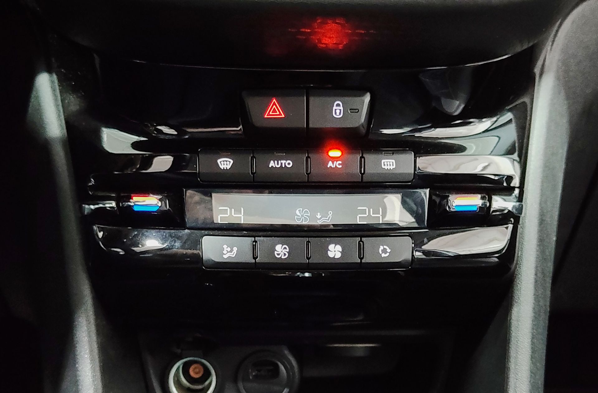 Peugeot 2008 PureTech 110 Allure EAT6 - foto 37
