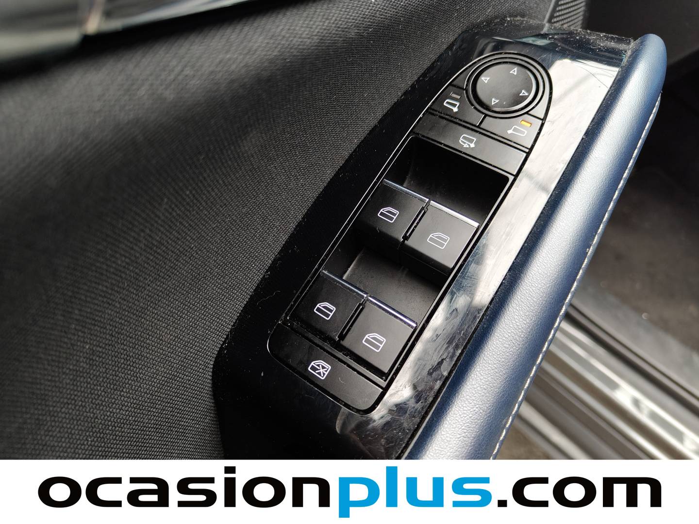 Foto Mazda CX-30 Mazda CX-30 2.0 Skyactiv-G Zenith 2WD AT (122 CV)