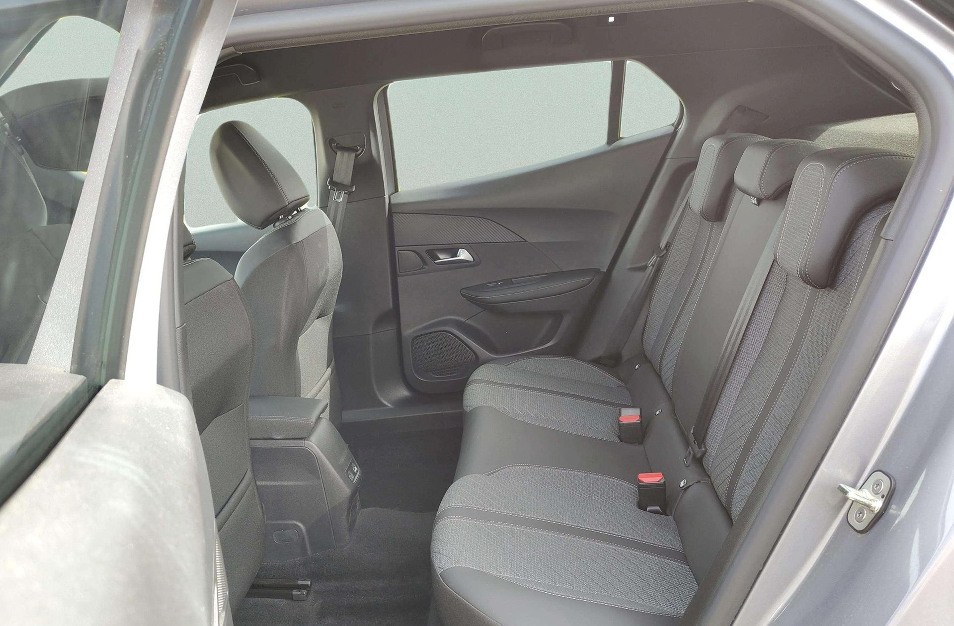 Peugeot 2008 Allure Hybrid eDCS6 - foto 11
