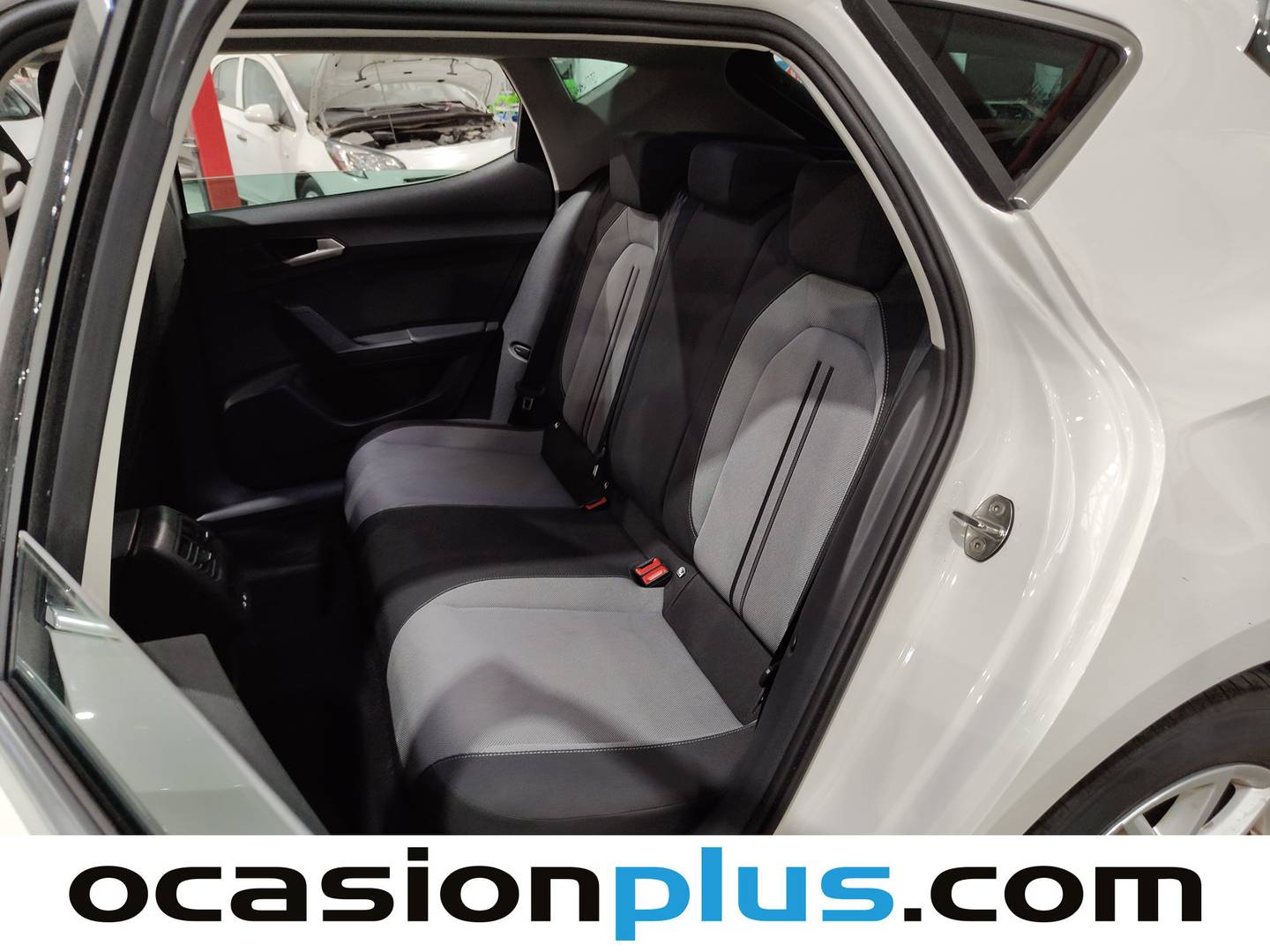 Foto asientos traseros Seat León Seat León 1.5 eTSI  DSG-7 Style XL