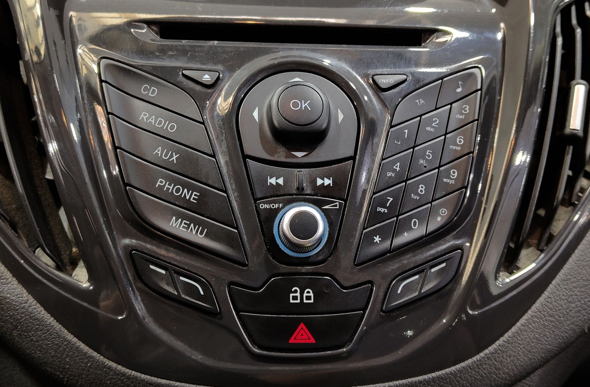 Ford Tourneo Courier 1.0 EcoBoost Titanium - foto 26