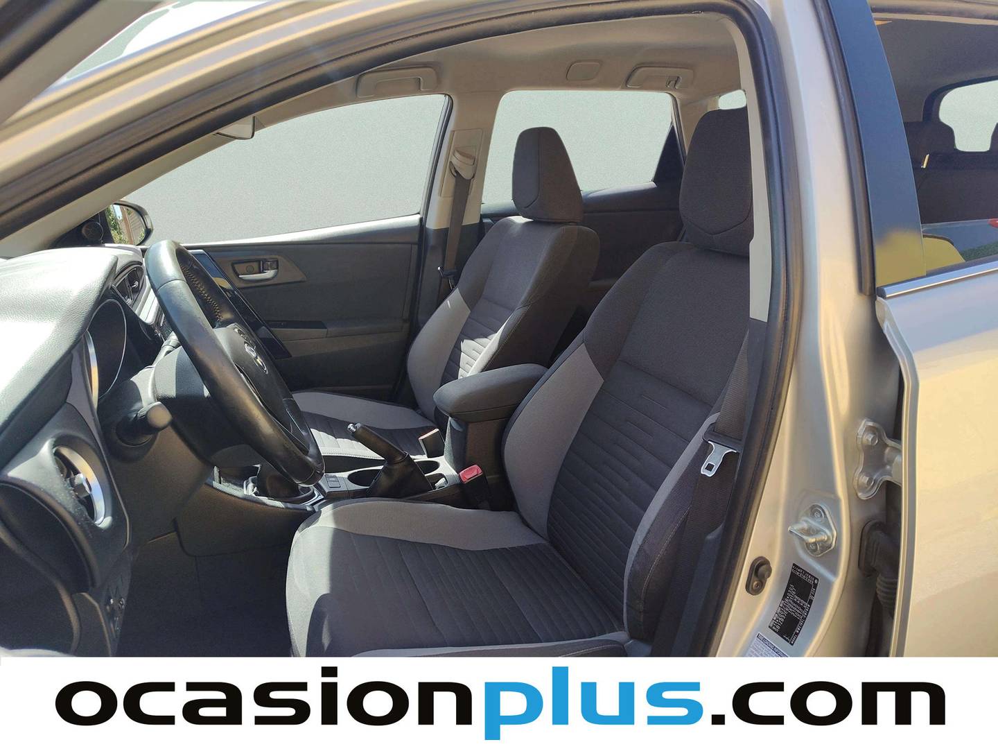 Foto asientos delanteros Toyota Auris Toyota Auris 115D Touring Sports Active (112 CV)