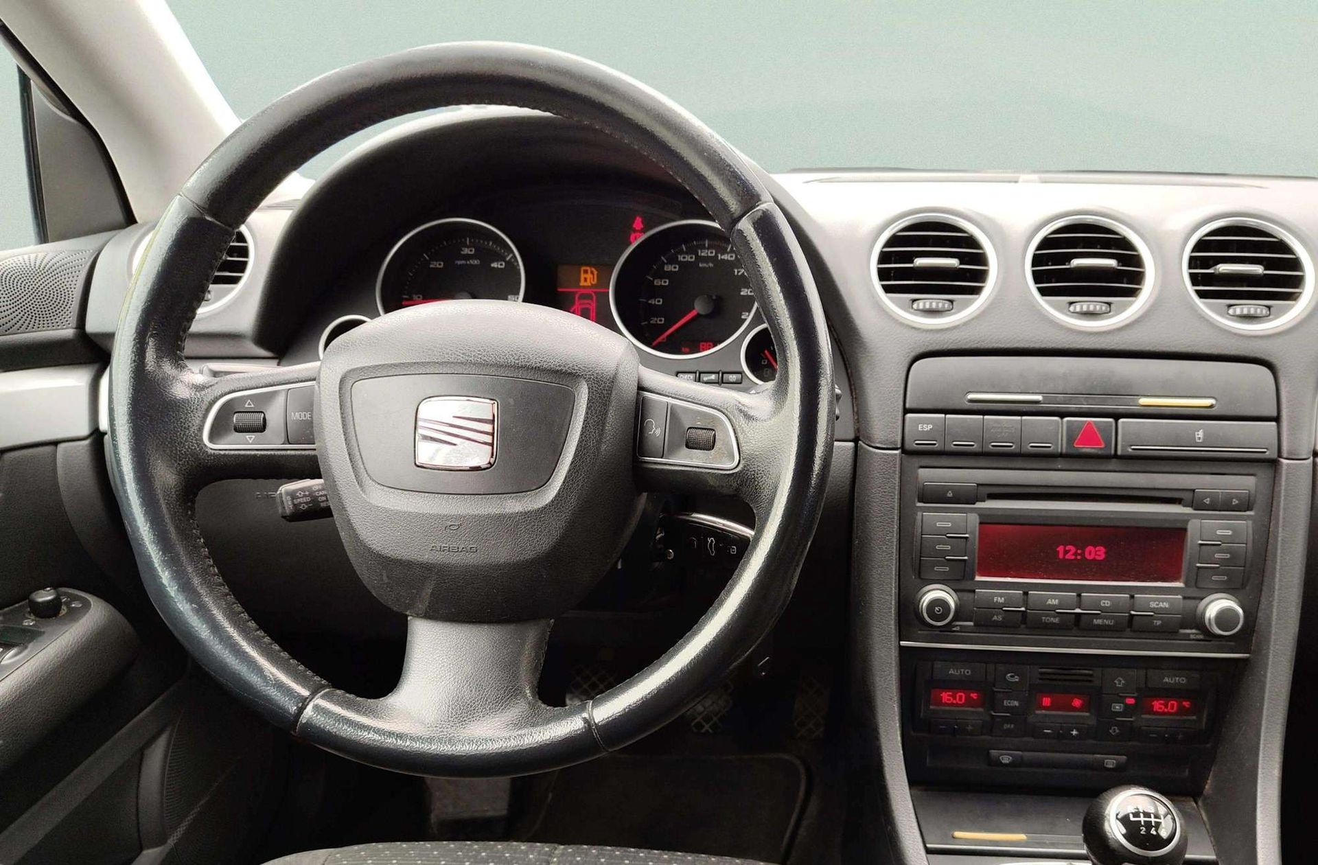 SEAT Exeo 2.0 TDI CR DPF Style - foto 17