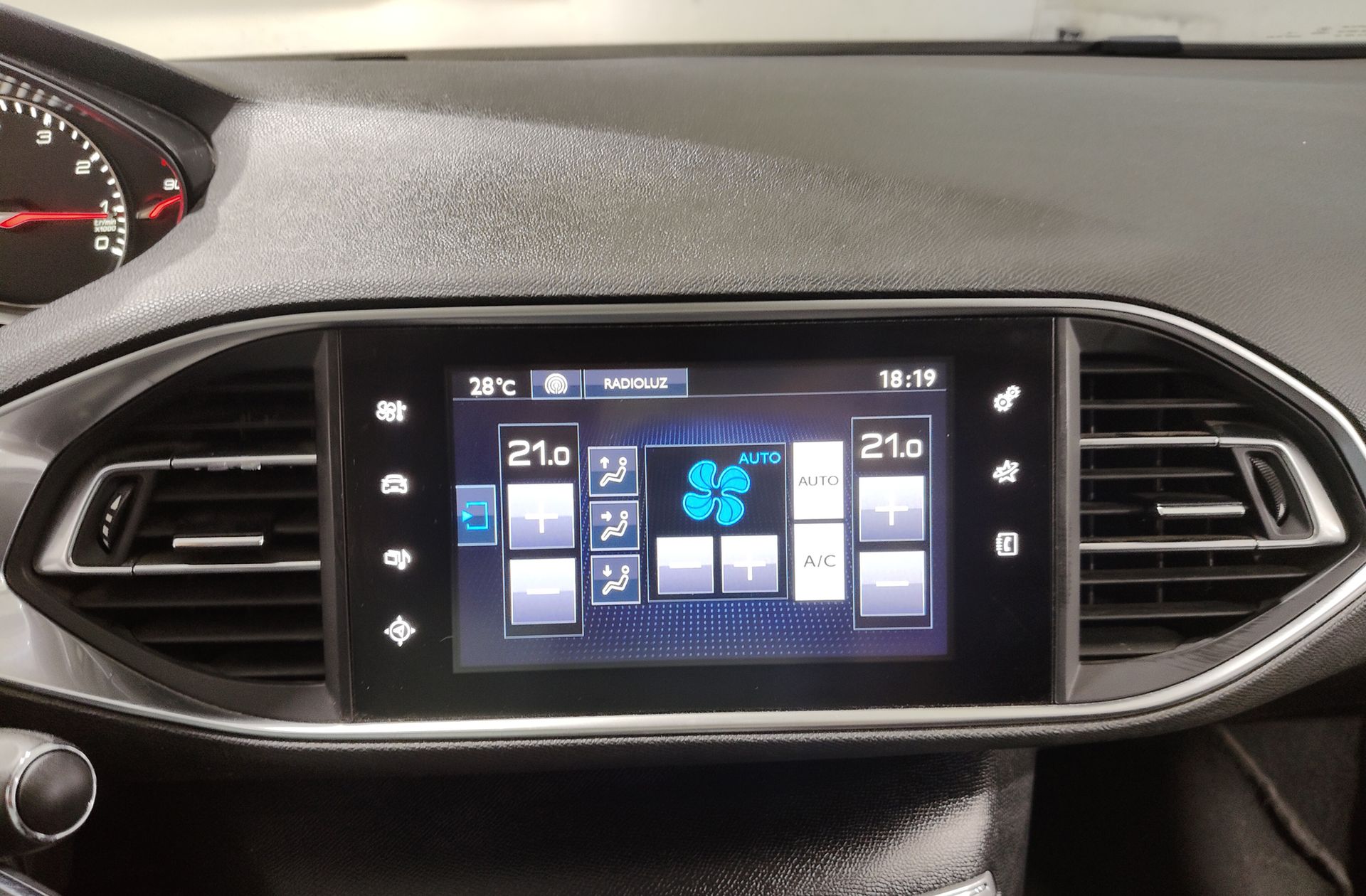 Peugeot 308 PureTech 130 Allure - foto 30