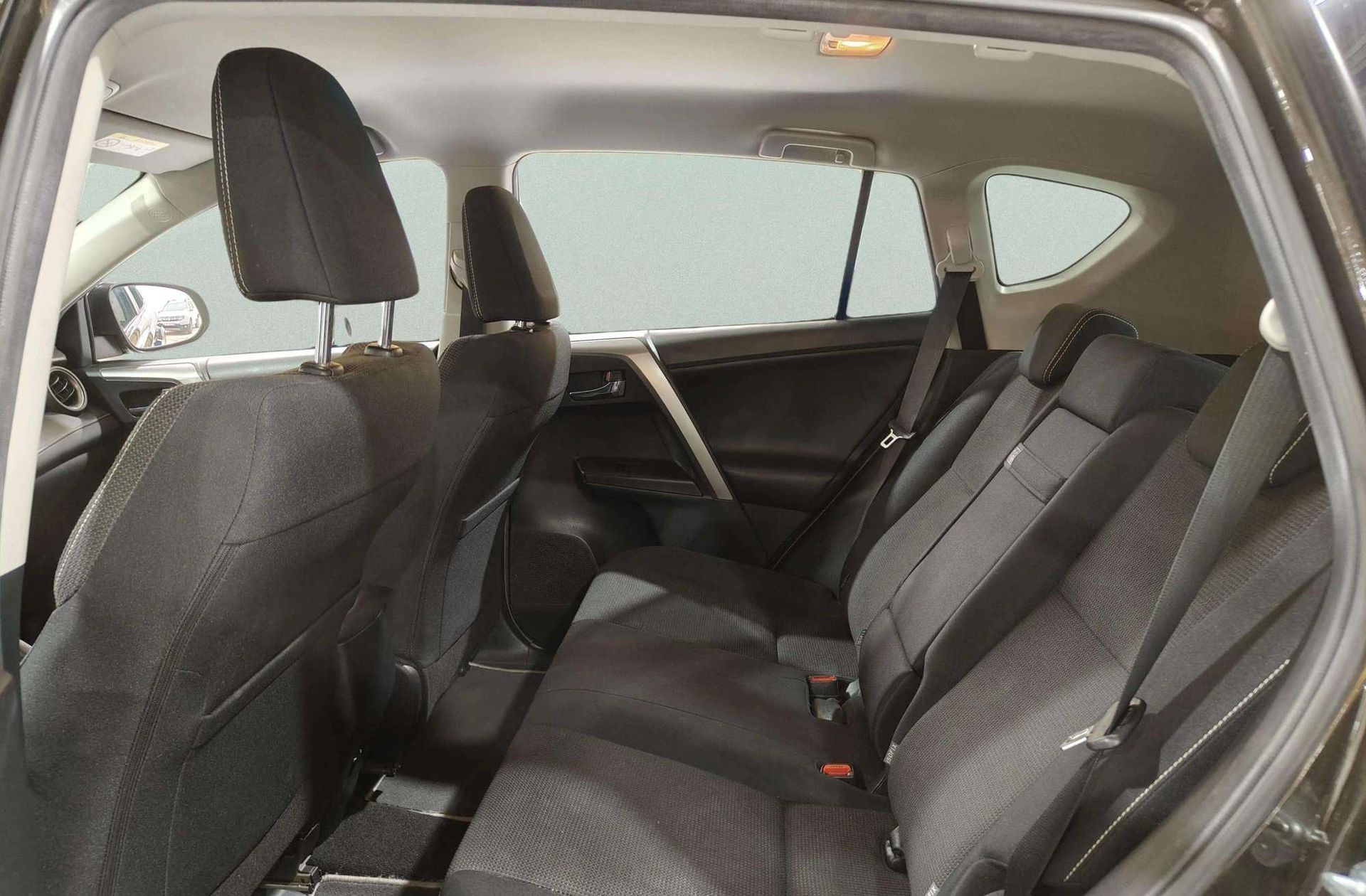 Toyota RAV4 2.5l hybrid Advance 2WD - foto 10