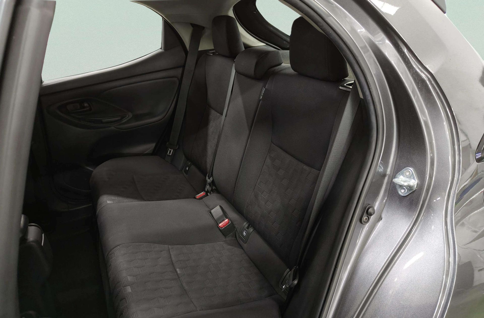 Toyota Yaris 120H Active Plus - foto 11