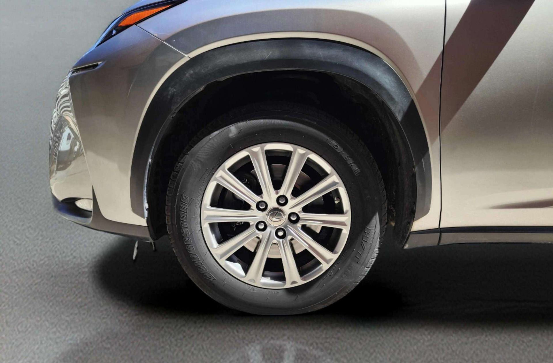 Lexus NX 300h Corporate 2WD - foto 38