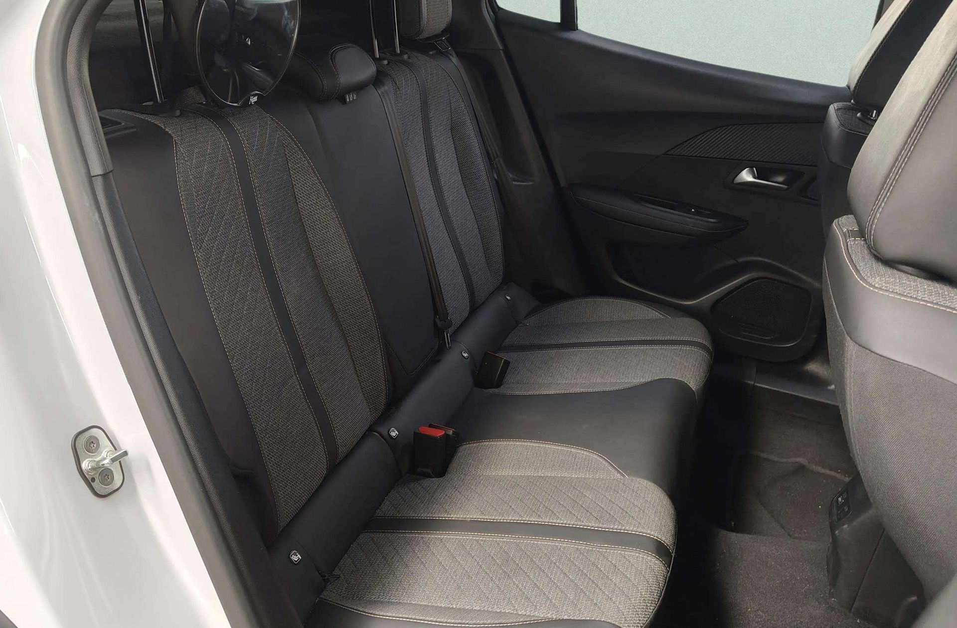 Peugeot 2008 PureTech 100 Allure - foto 18