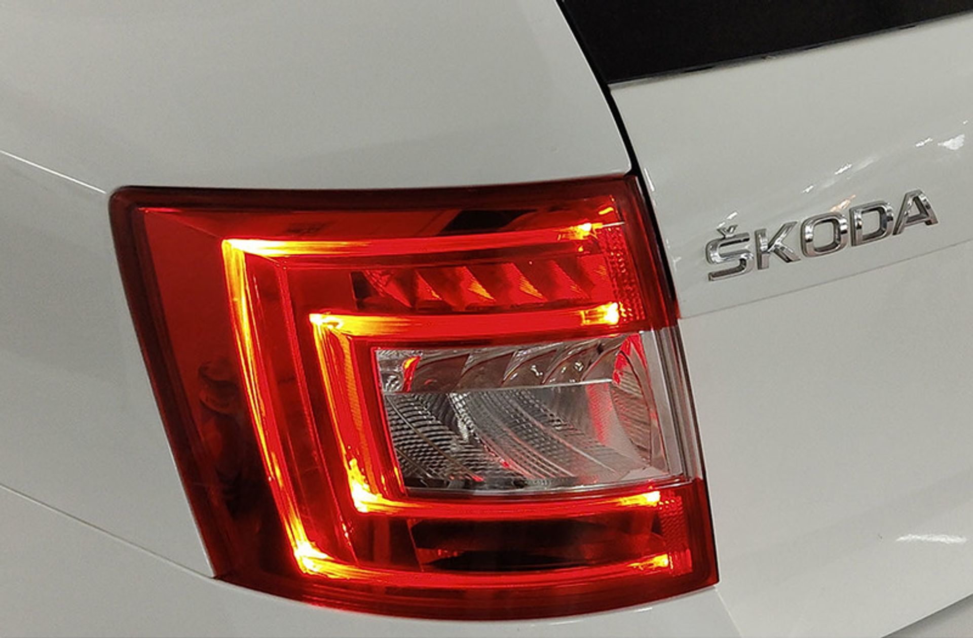 Škoda Octavia Combi 2.0 TDI RS DSG - foto 19