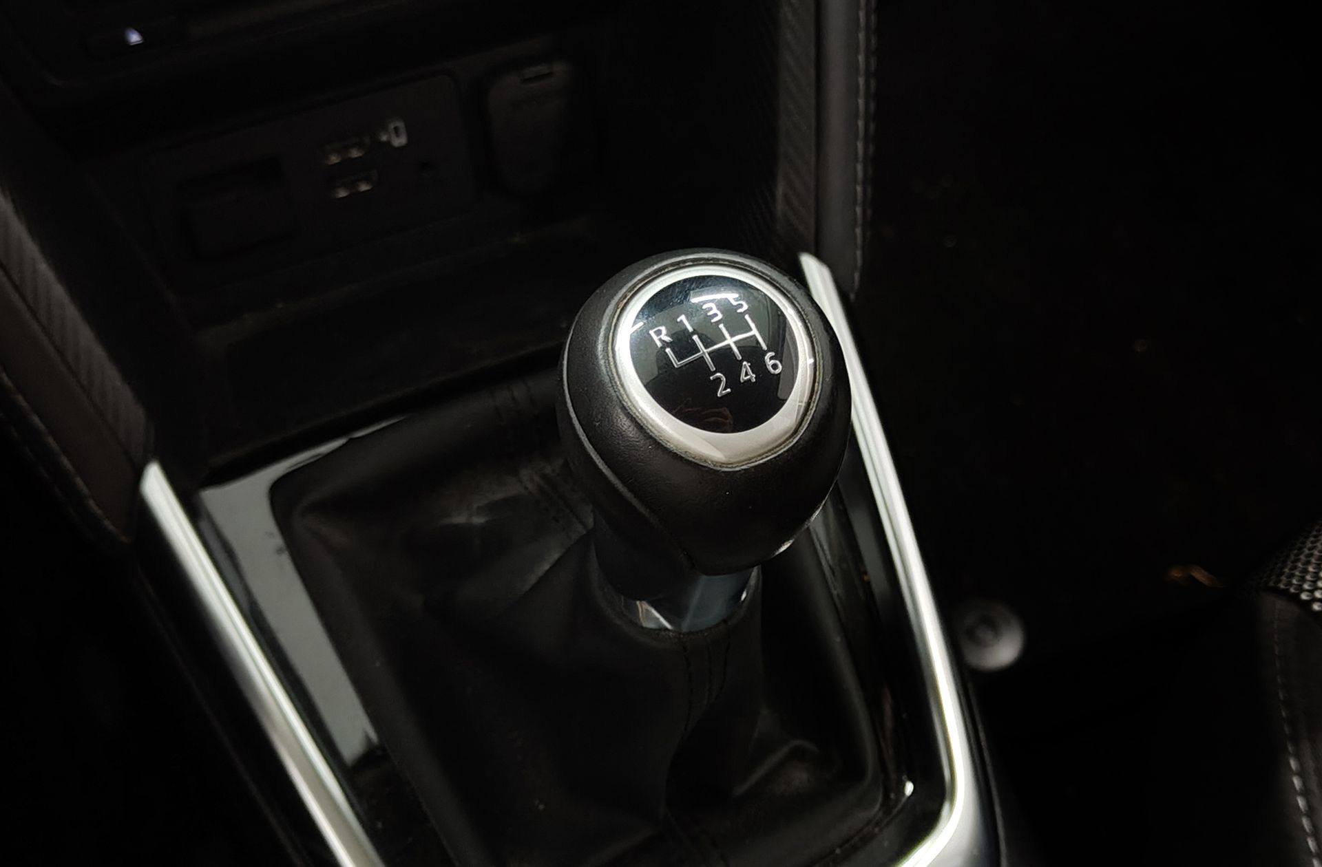 Mazda Mazda2 1.5 DE Luxury - foto 5
