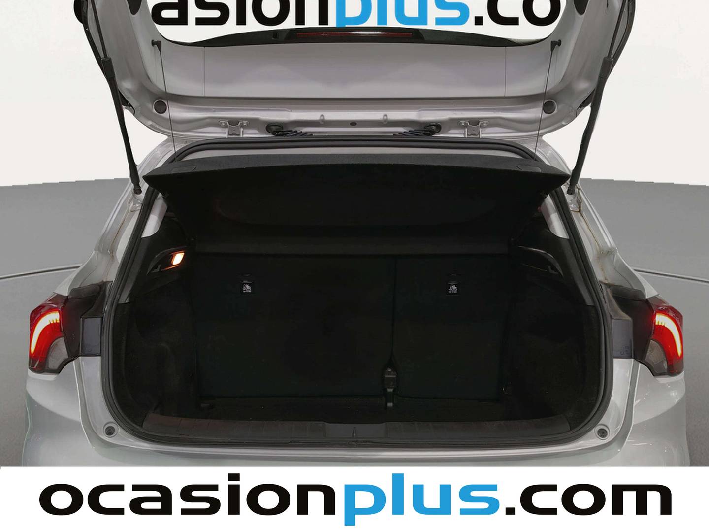 Foto Fiat Tipo Fiat Tipo 1.5 Hybrid Cross DCT (130 CV) siete plazas