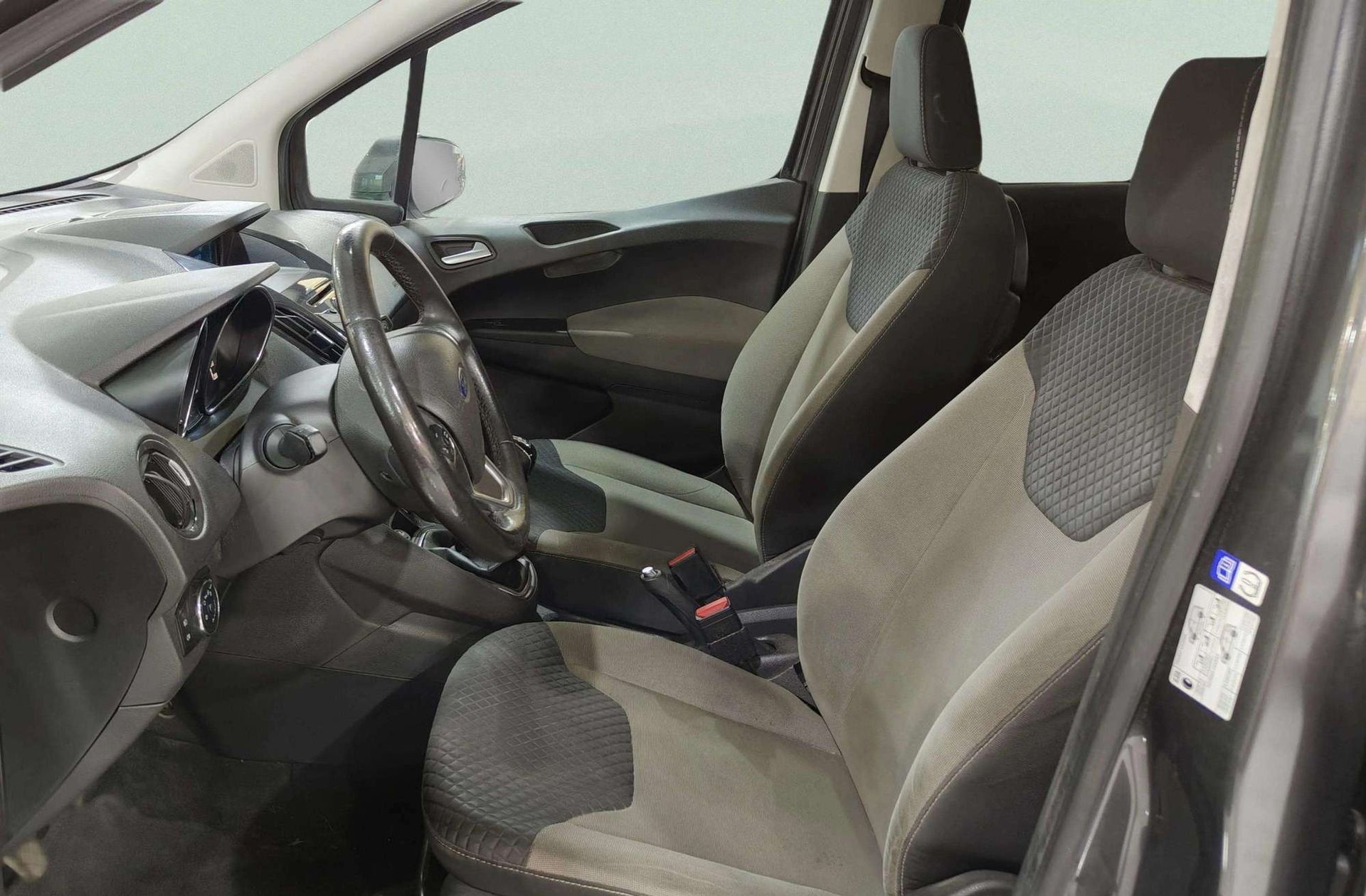 Ford Tourneo Courier 1.0 EcoBoost Titanium - foto 9