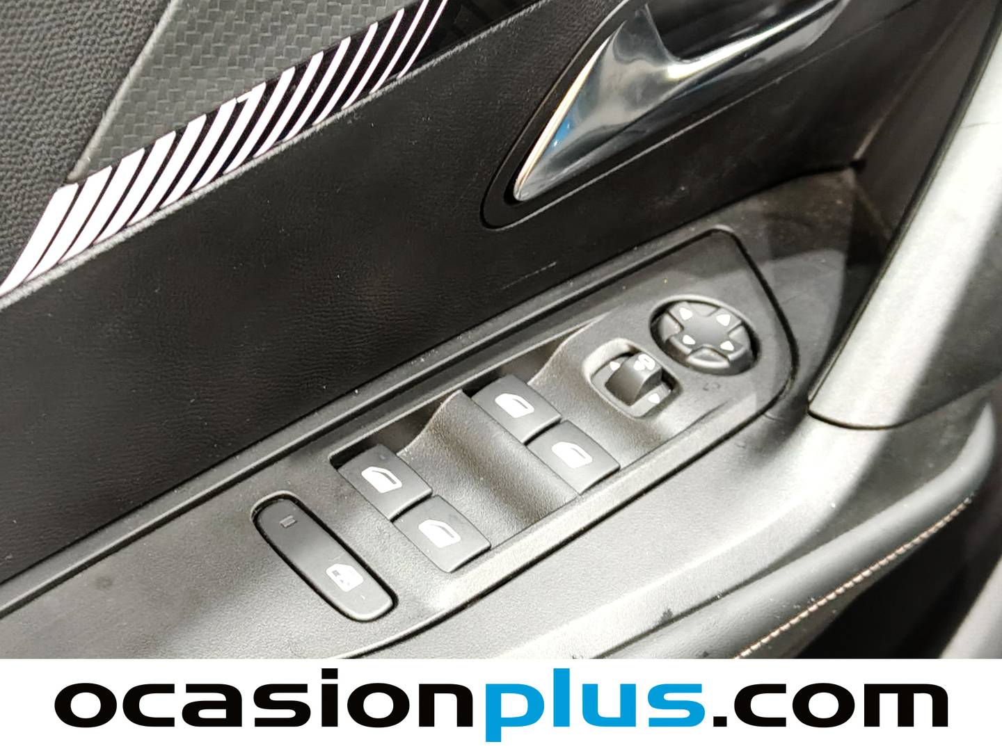 Foto Peugeot 2008 Peugeot 2008 Allure Hybrid eDCS6 (145 CV)