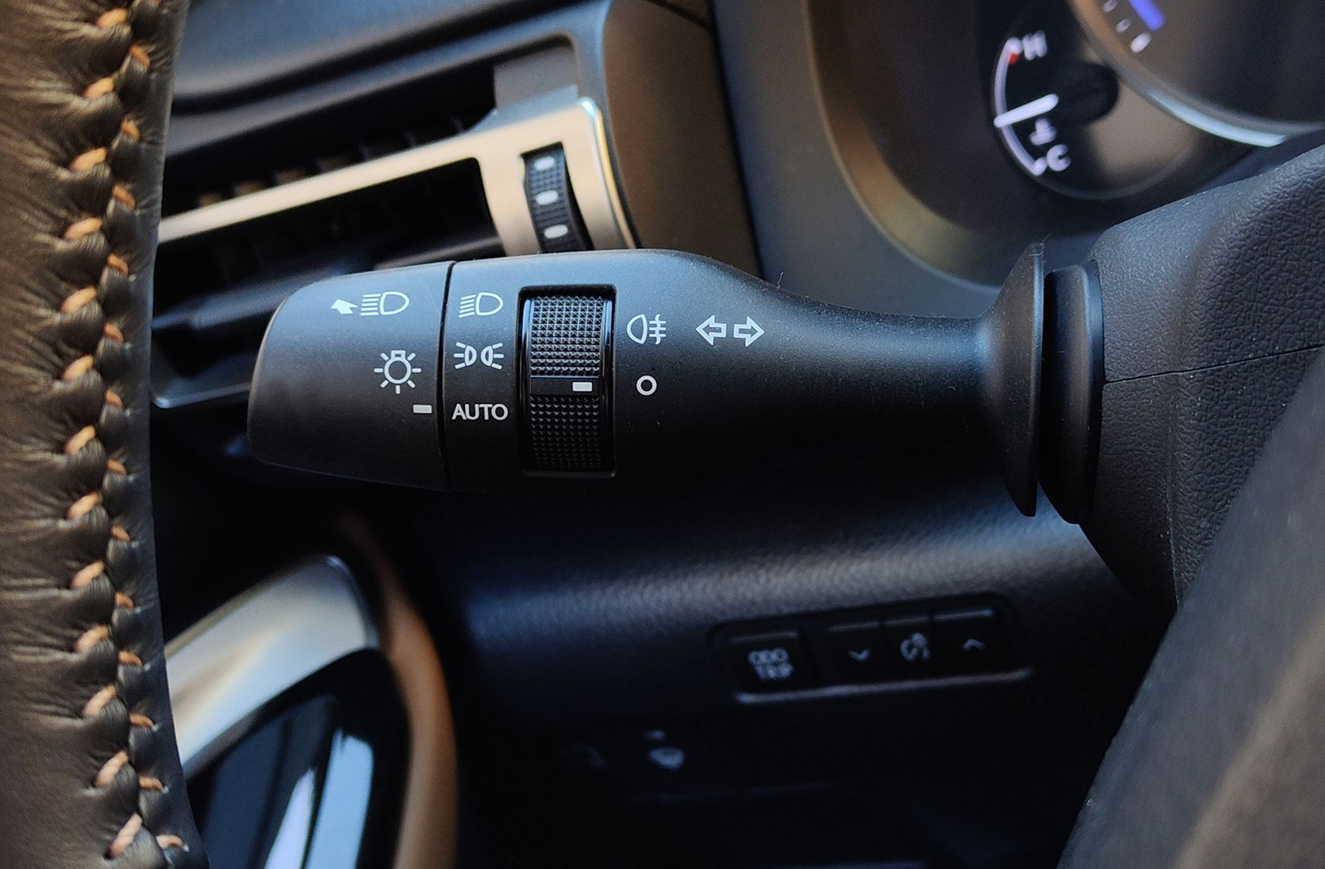 Lexus RC 300h Business Navigation - foto 28