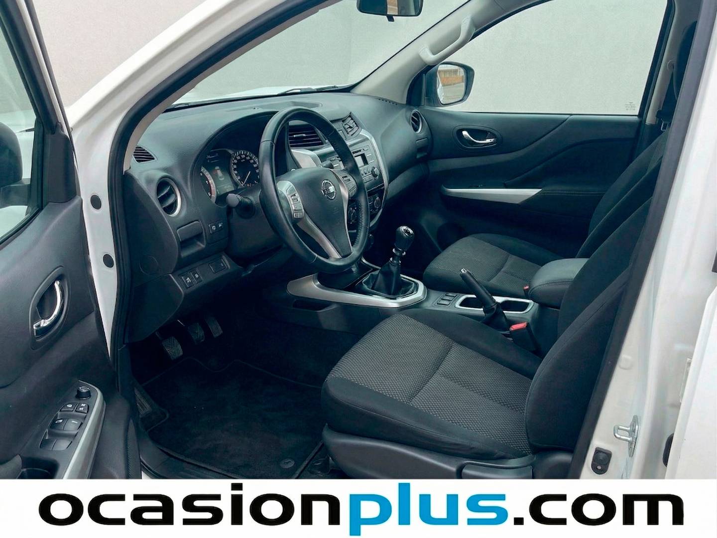 Foto asientos delanteros Nissan Navara Nissan Navara PickUp 2.3 dCi Doble Cabina Visia BDif (163 CV)