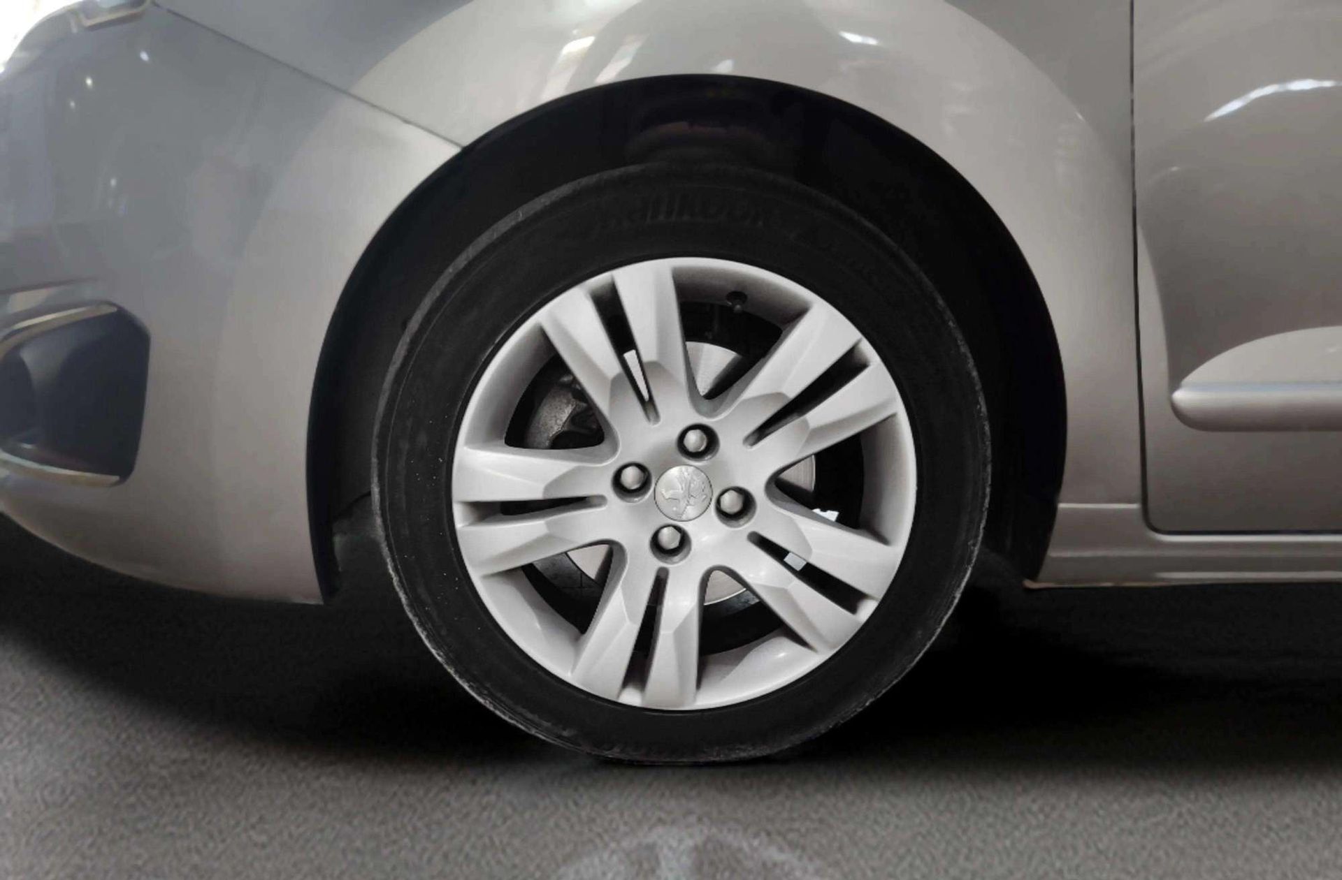 Peugeot 5008 2.0 BlueHDi Allure FAP 7 plazas - foto 36
