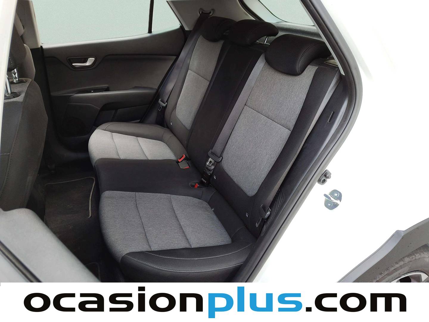 Foto asientos traseros KIA Stonic KIA Stonic 1.0 T-GDi MHEV Concept (115 CV)