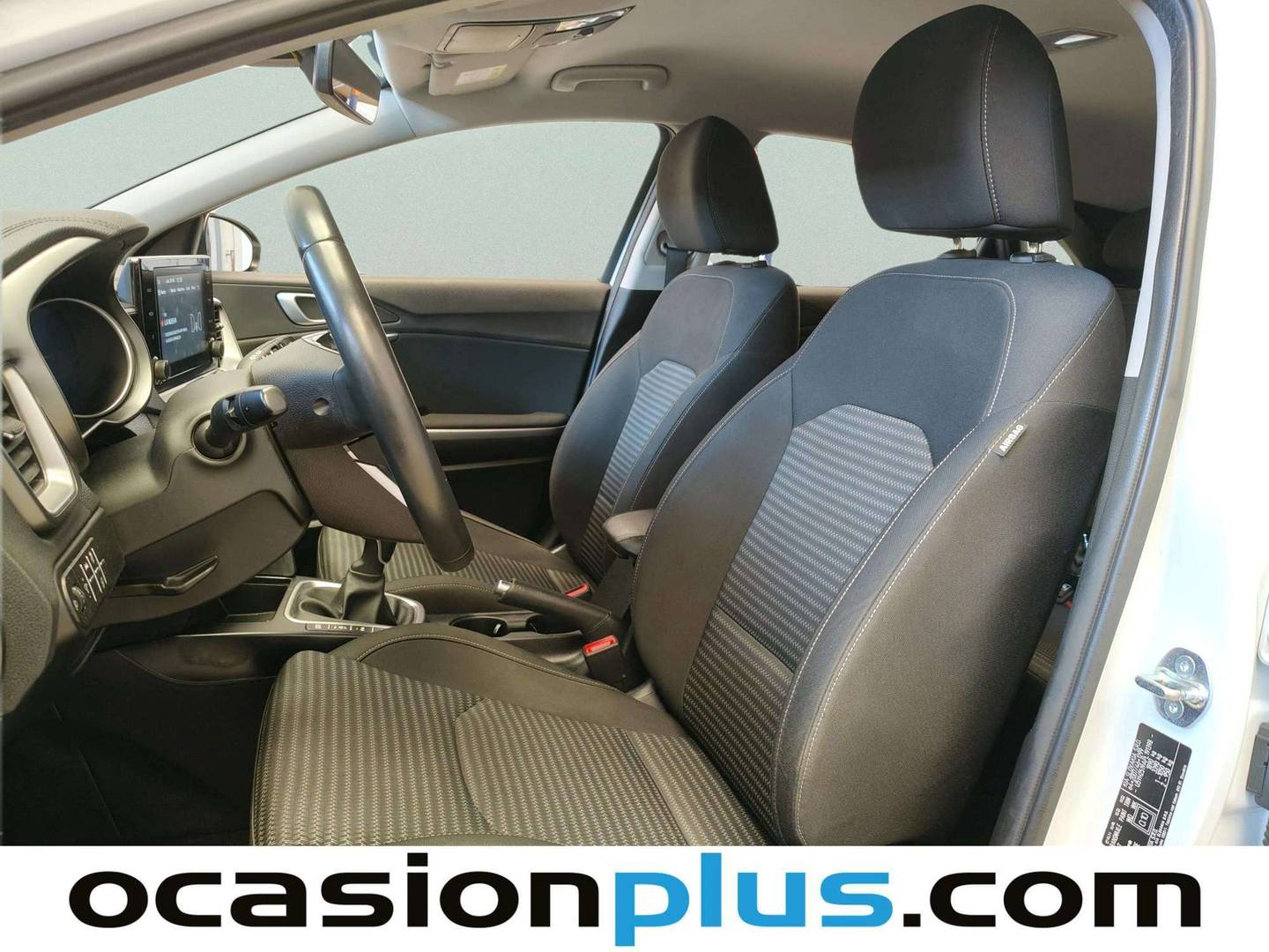 Foto asientos delanteros KIA Ceed KIA Ceed 1.6 MHEV iMT Drive (136 CV)