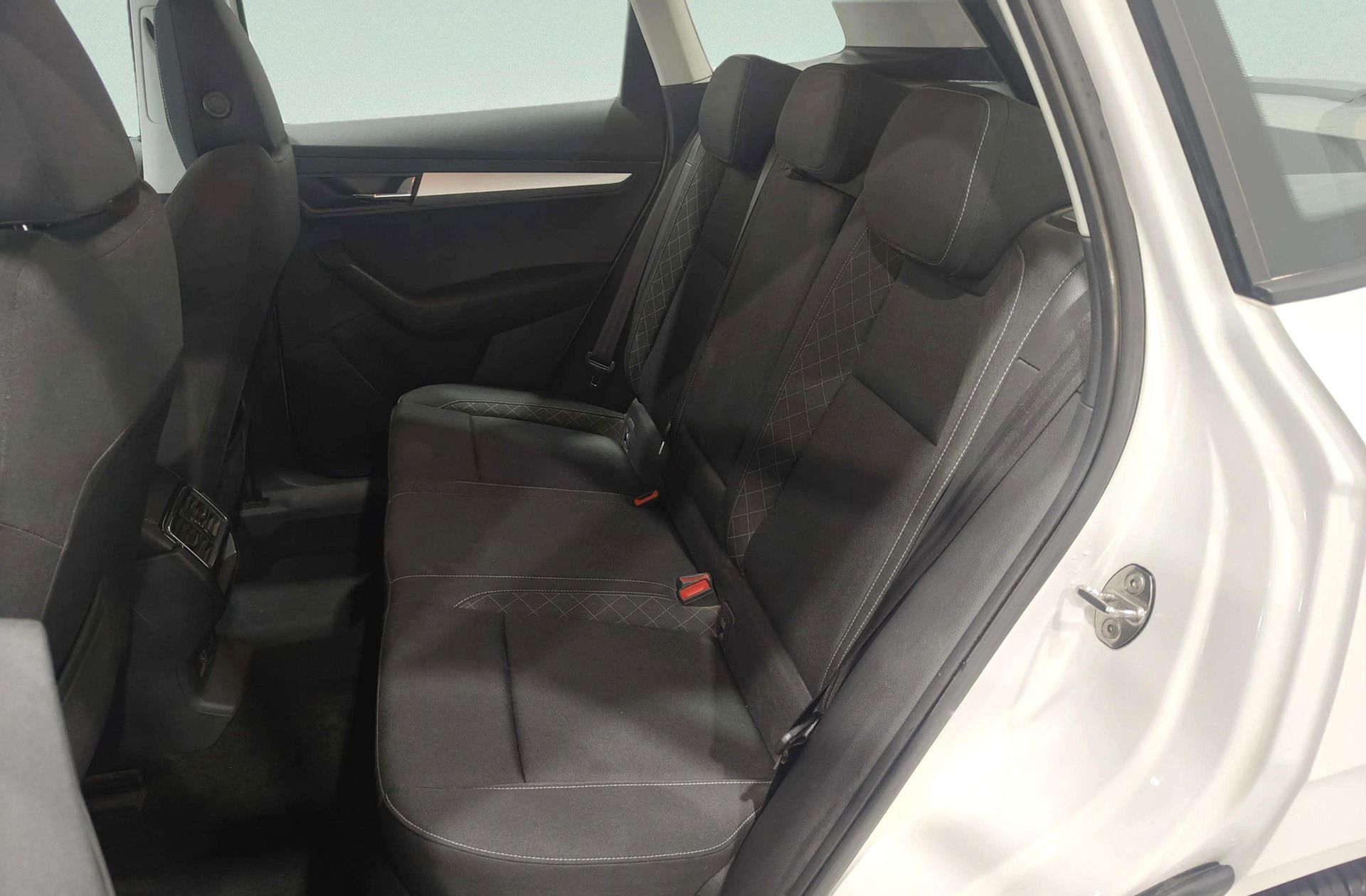 Škoda Karoq 2.0 TDI Ambition 4x4 DSG - foto 12